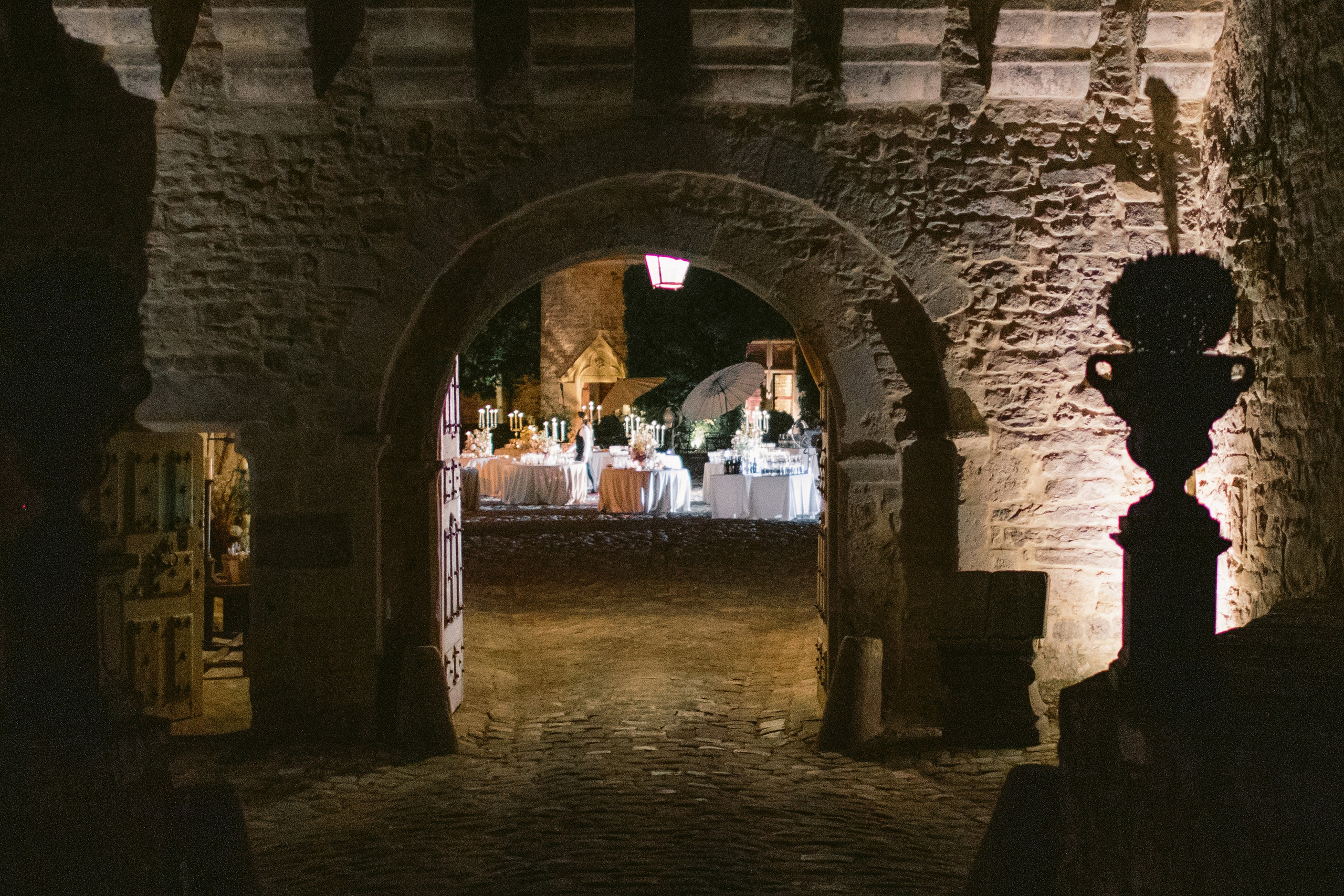 Wedding in the Castle | Castle Wedding Photography in Paris. Paris Wedding Photographer