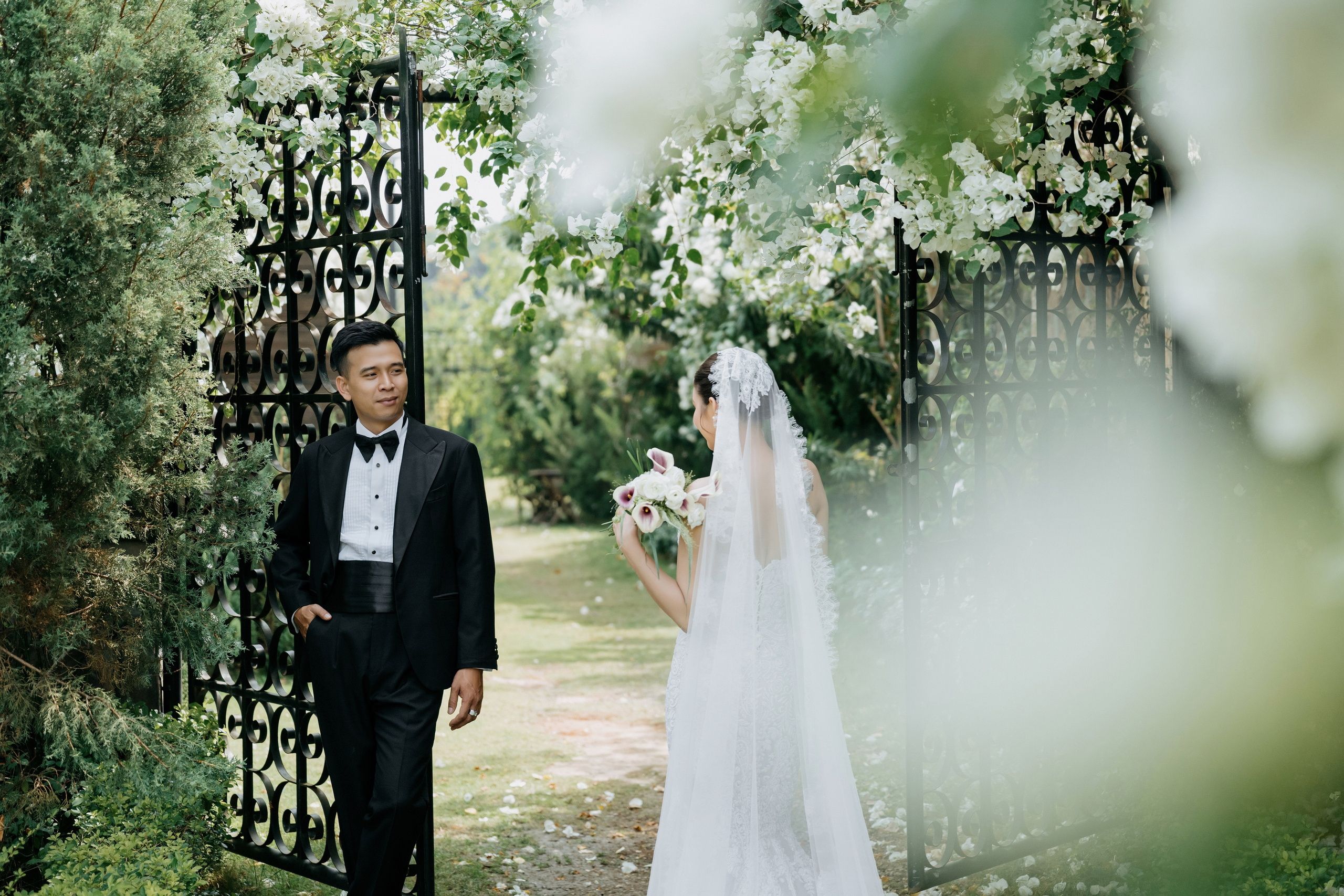 THU & NHU / An garden. Saigon Wedding Present | Art Beyond Moments