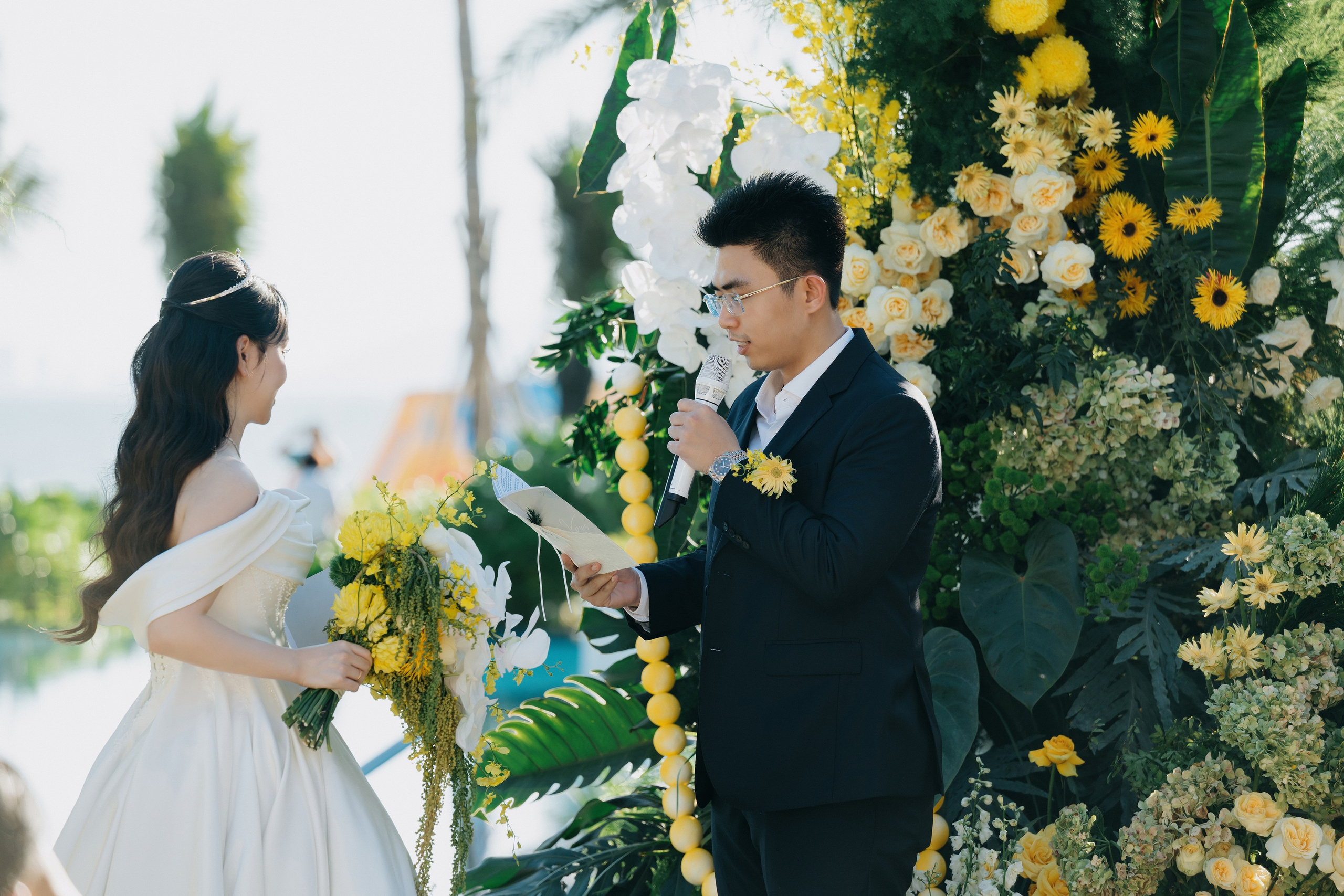 DUC HOANG & HUONG ANH / The Vows. Saigon Wedding Present | Art Beyond Moments