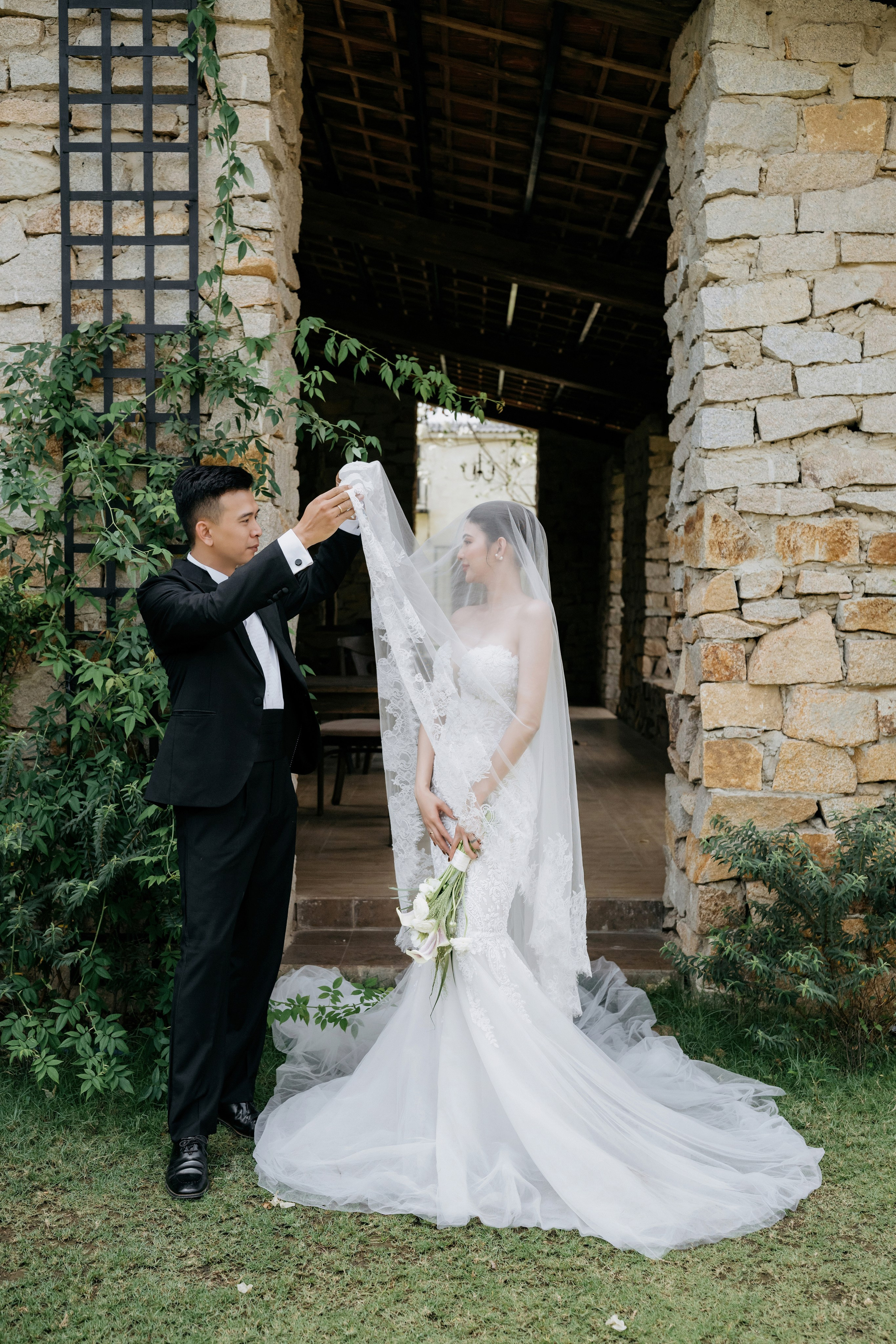 THU & NHU / An garden. Saigon Wedding Present | Art Beyond Moments