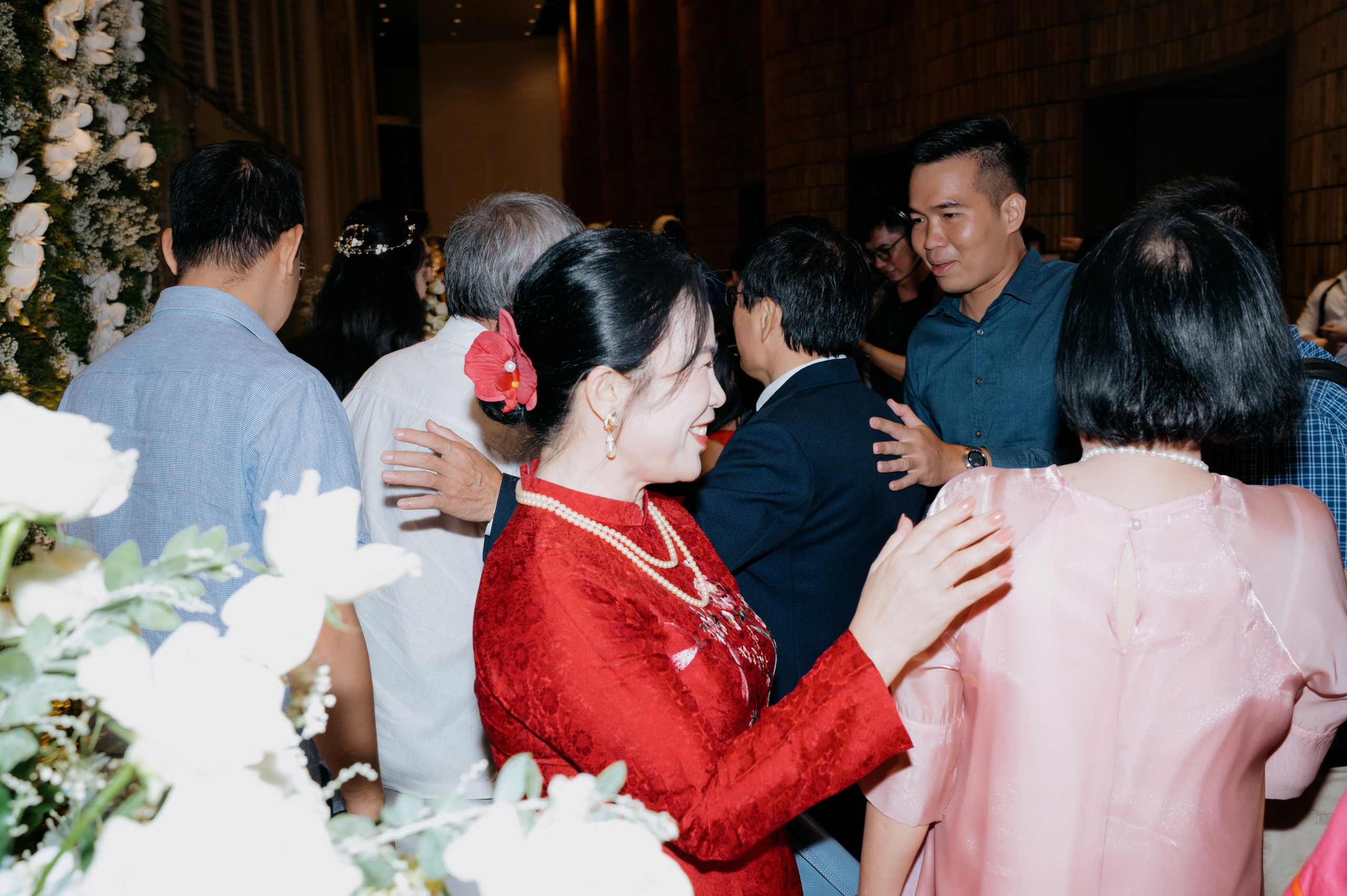 DAT & TU / Wedding Party. Saigon Wedding Present | Art Beyond Moments