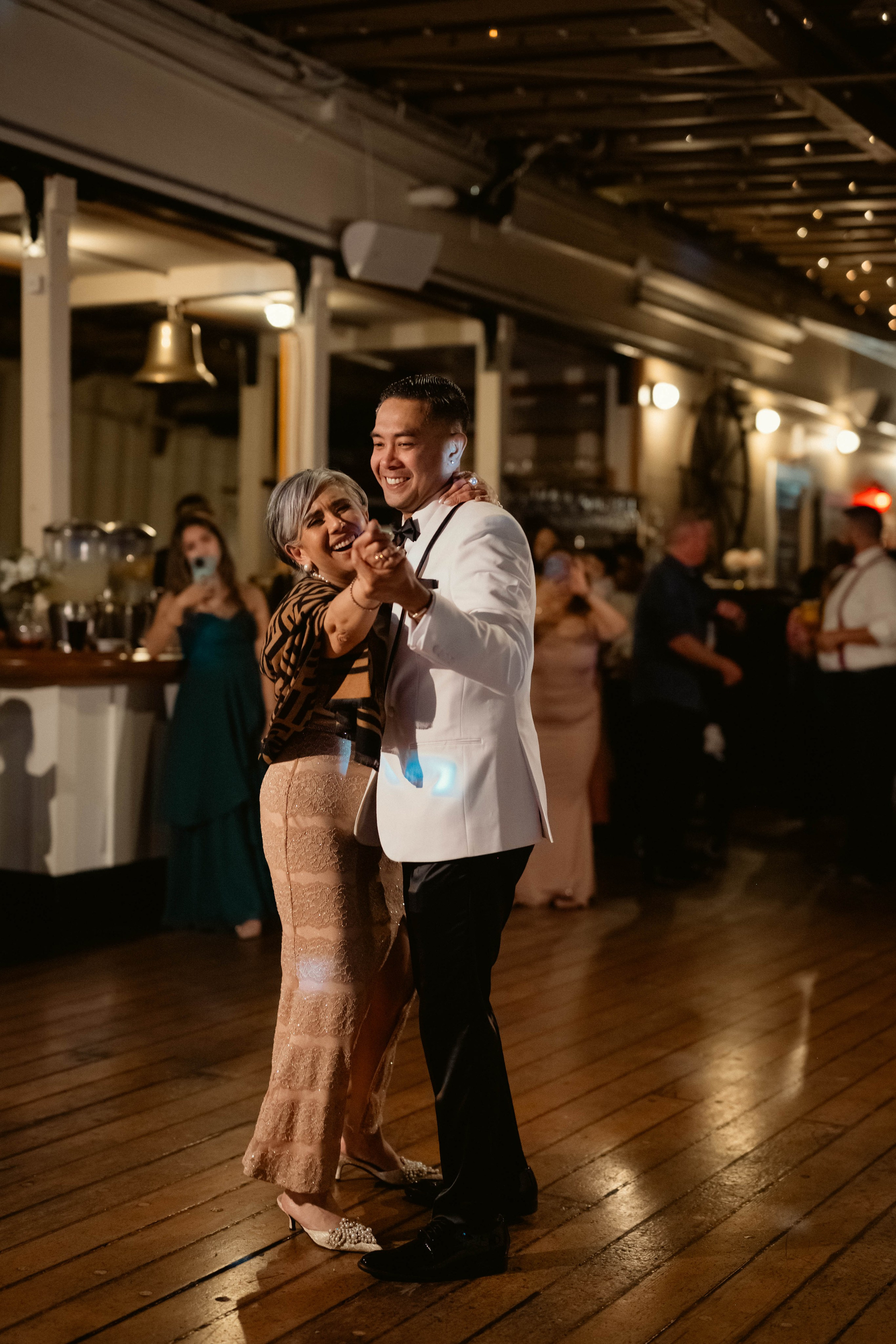 Kevin & Katie. Wedding & portrait photography in the Seattle Area. Helen Michelle photographer