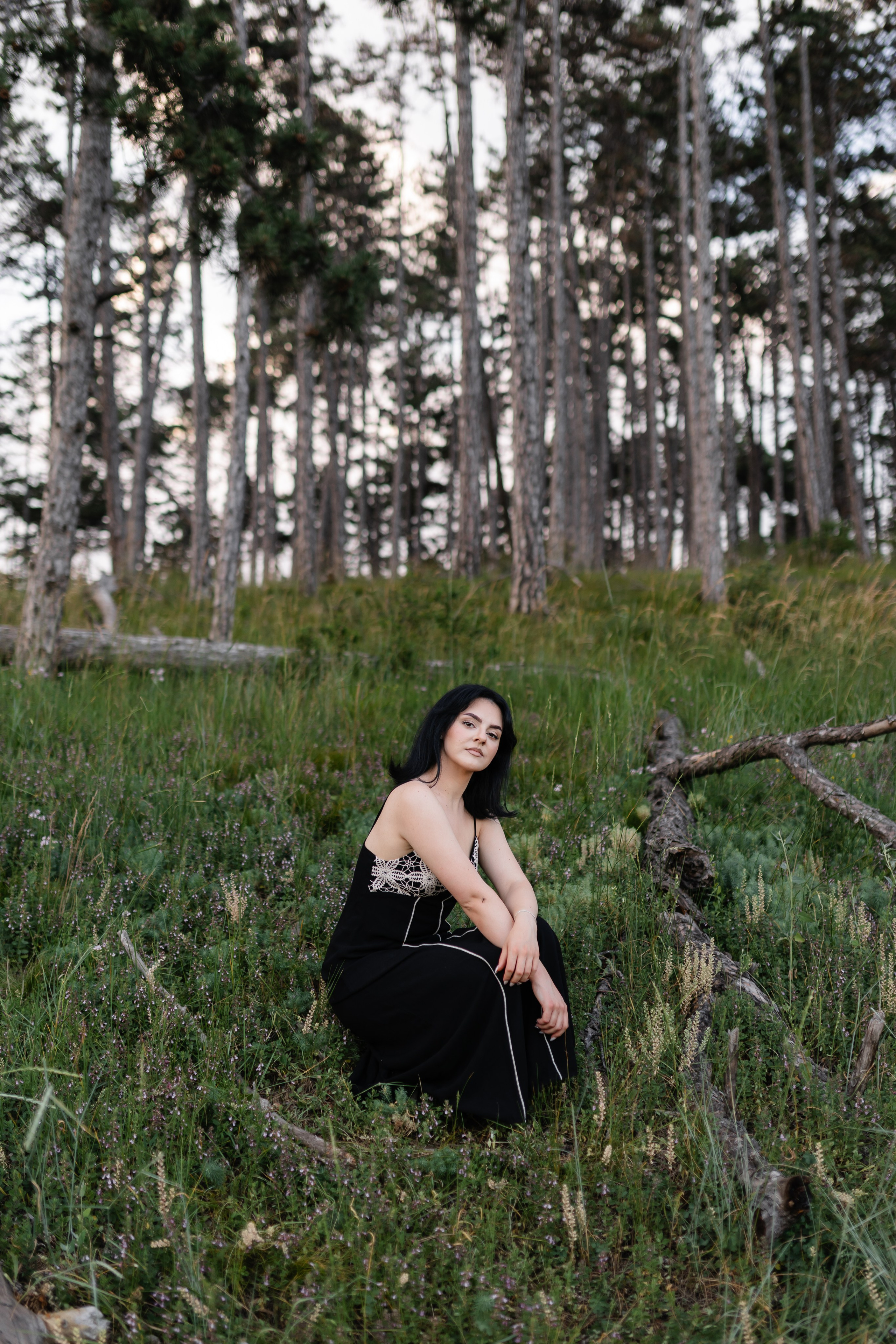 Laura — Portrait. Main