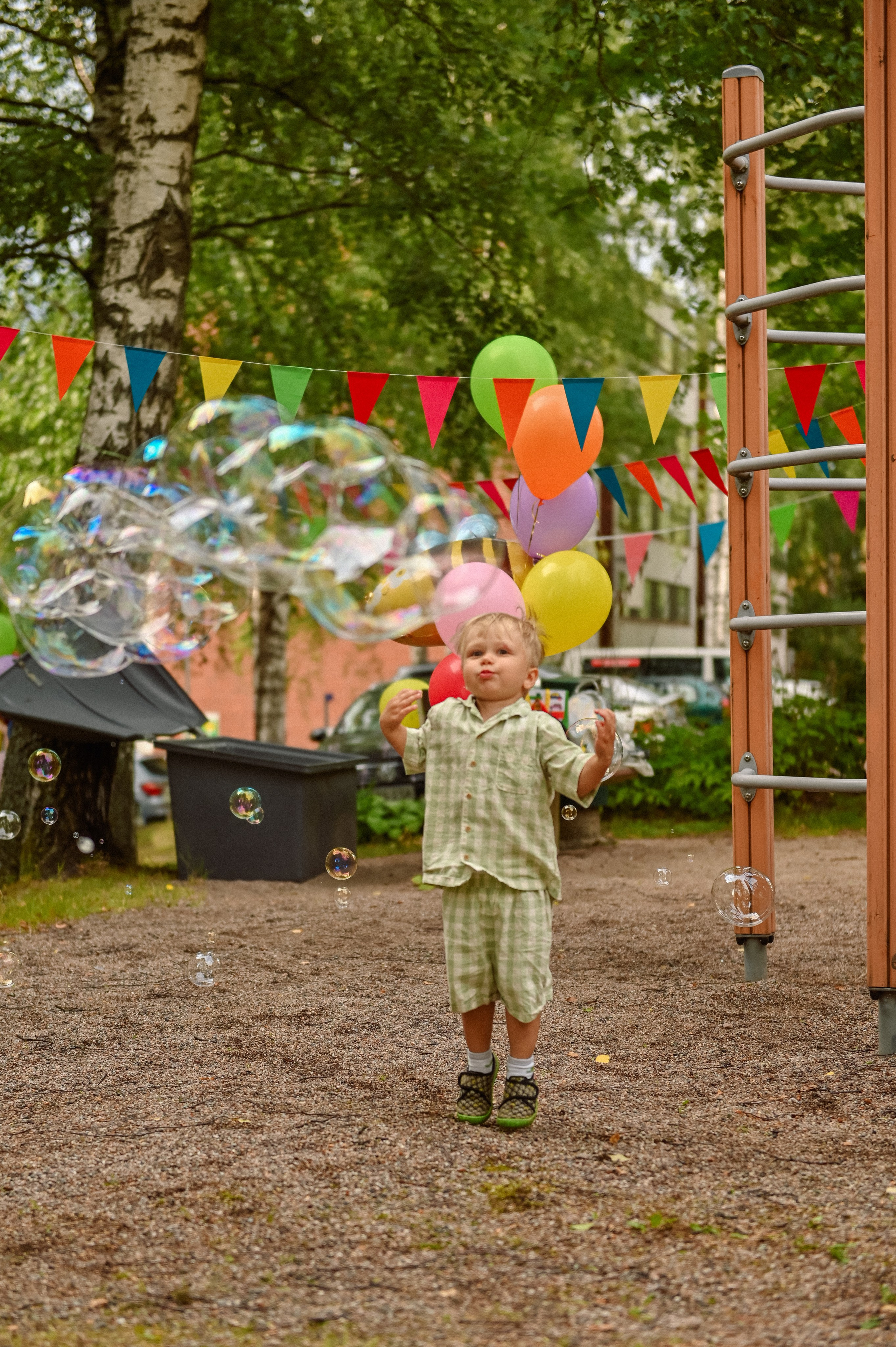 Праздник во дворе дома. Детский и семейный фотограф в финляндии дина пулкка. контент фотограф