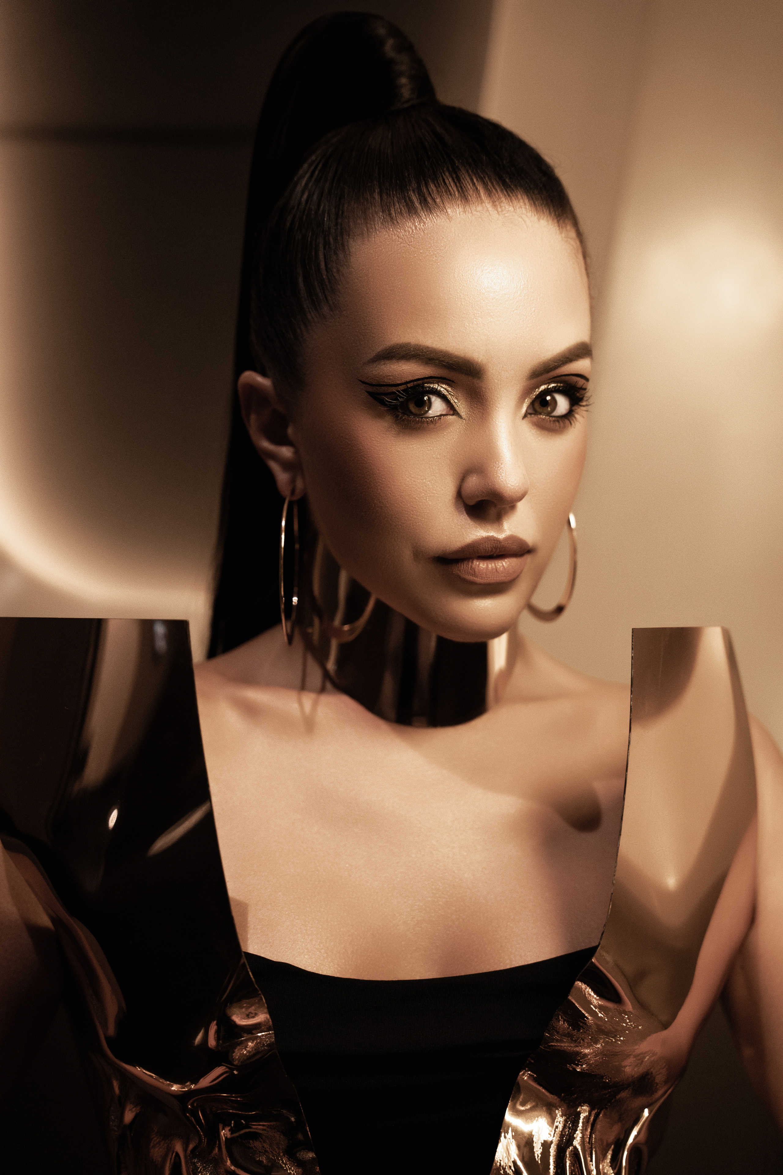 ADVERTISING. Photo and video production. Editing & retouching services. Training