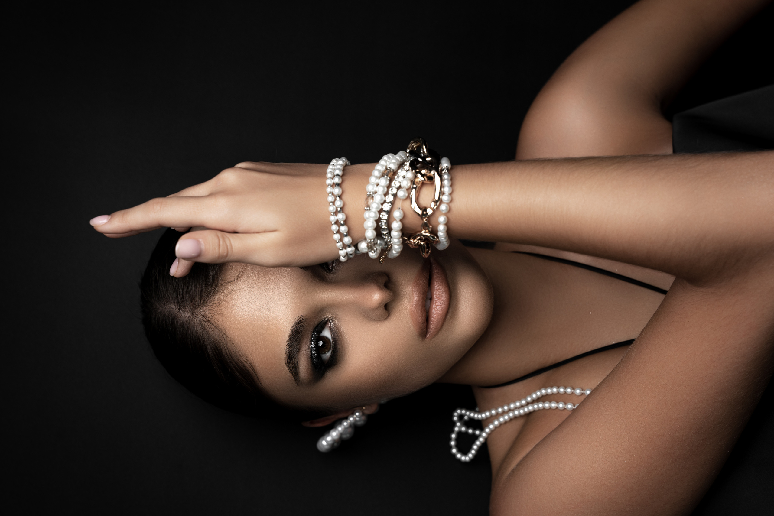 PORTRAIT. Photo and video production. Editing & retouching services. Training