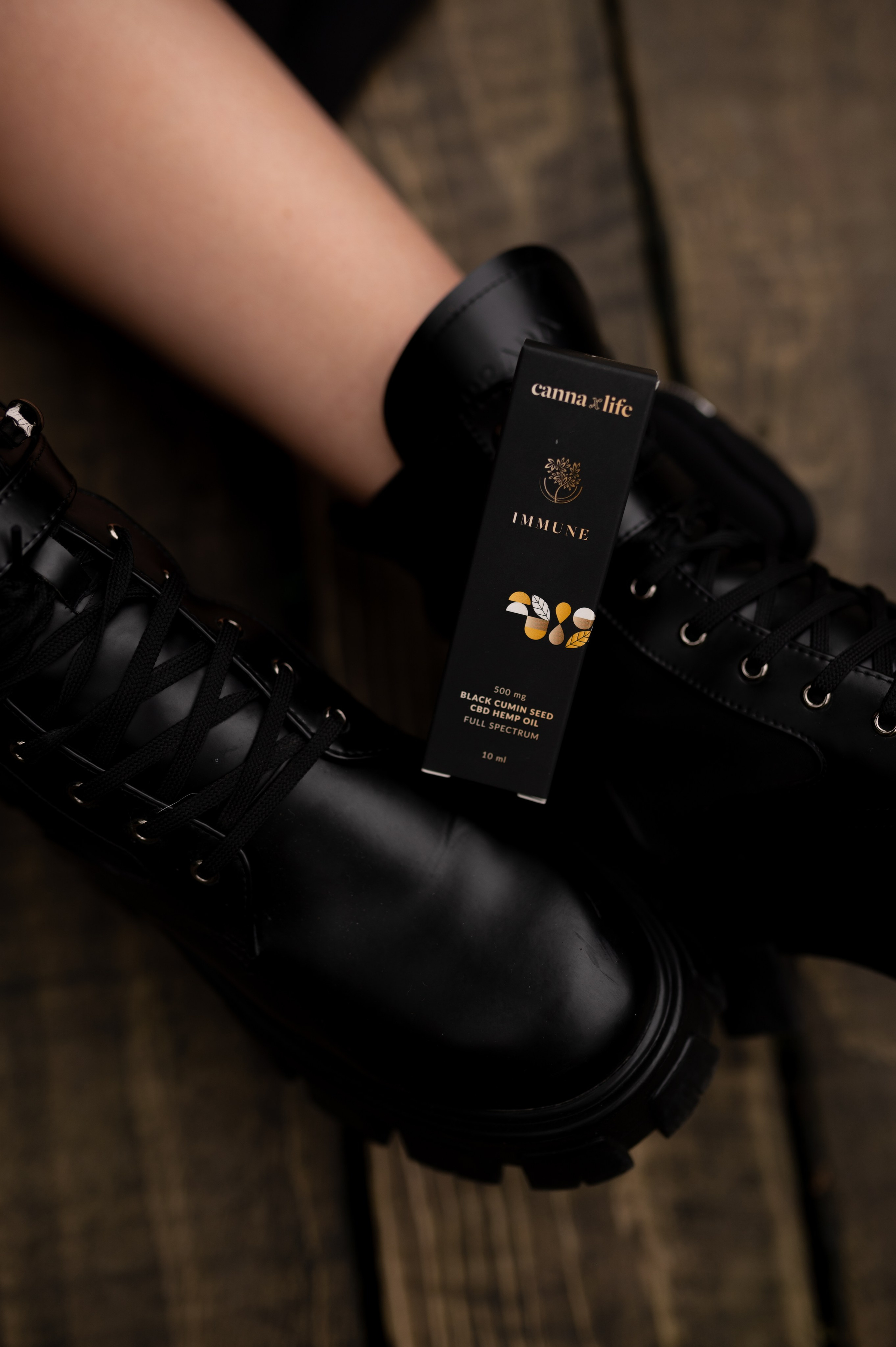 CannaXlife CBD products. ANNA-MARIA PHOTO CONTENT CREATOR — фотограф, эстет, художник и визуальный эксперт в Instagram, работающий в Праге