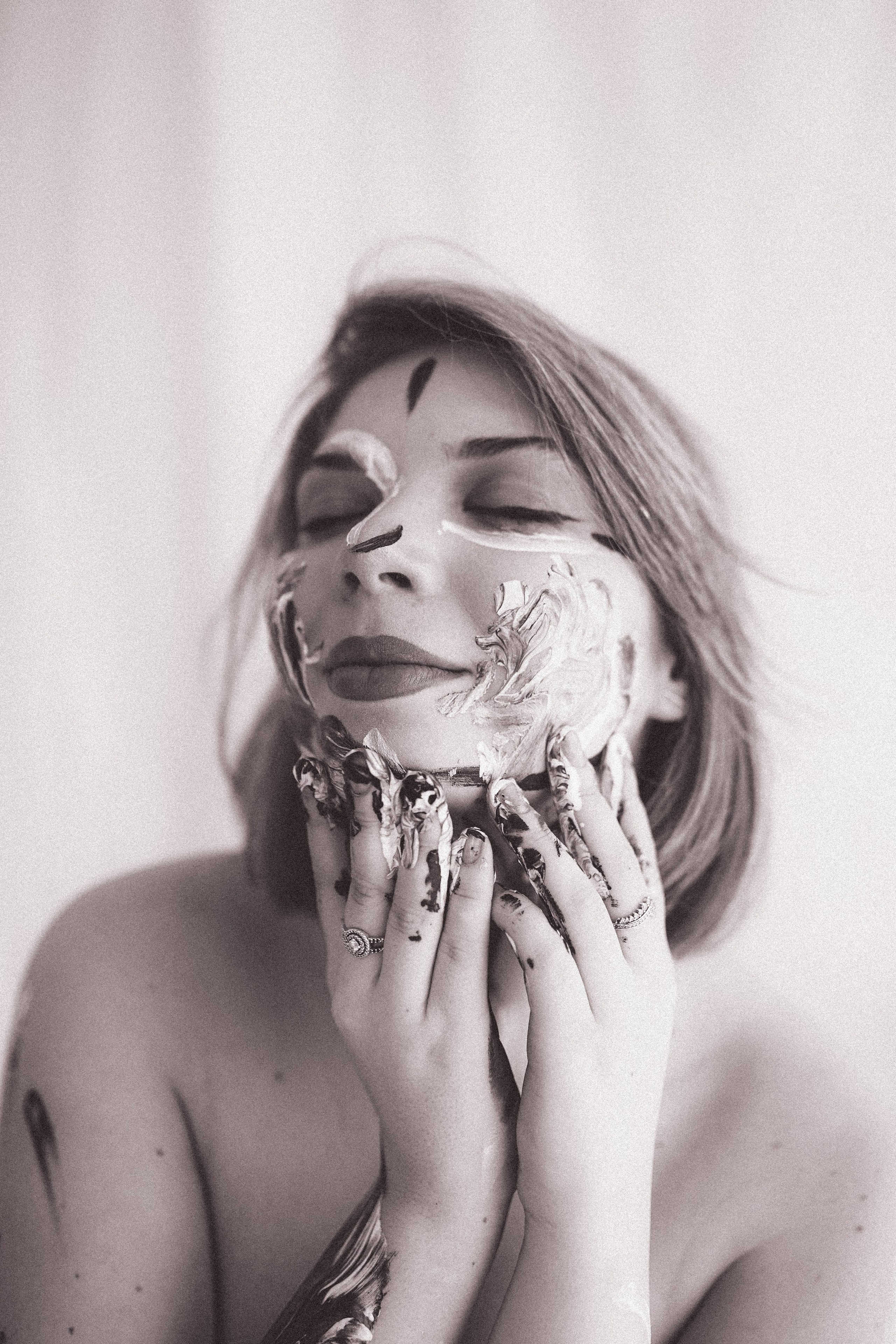 Fotografie de Portret Brașov | Artist Mădălina Beda. Madalina Beda- Artist vizual, fotograf, doula la nastere, consultant babywearing Brasov si in toata tara