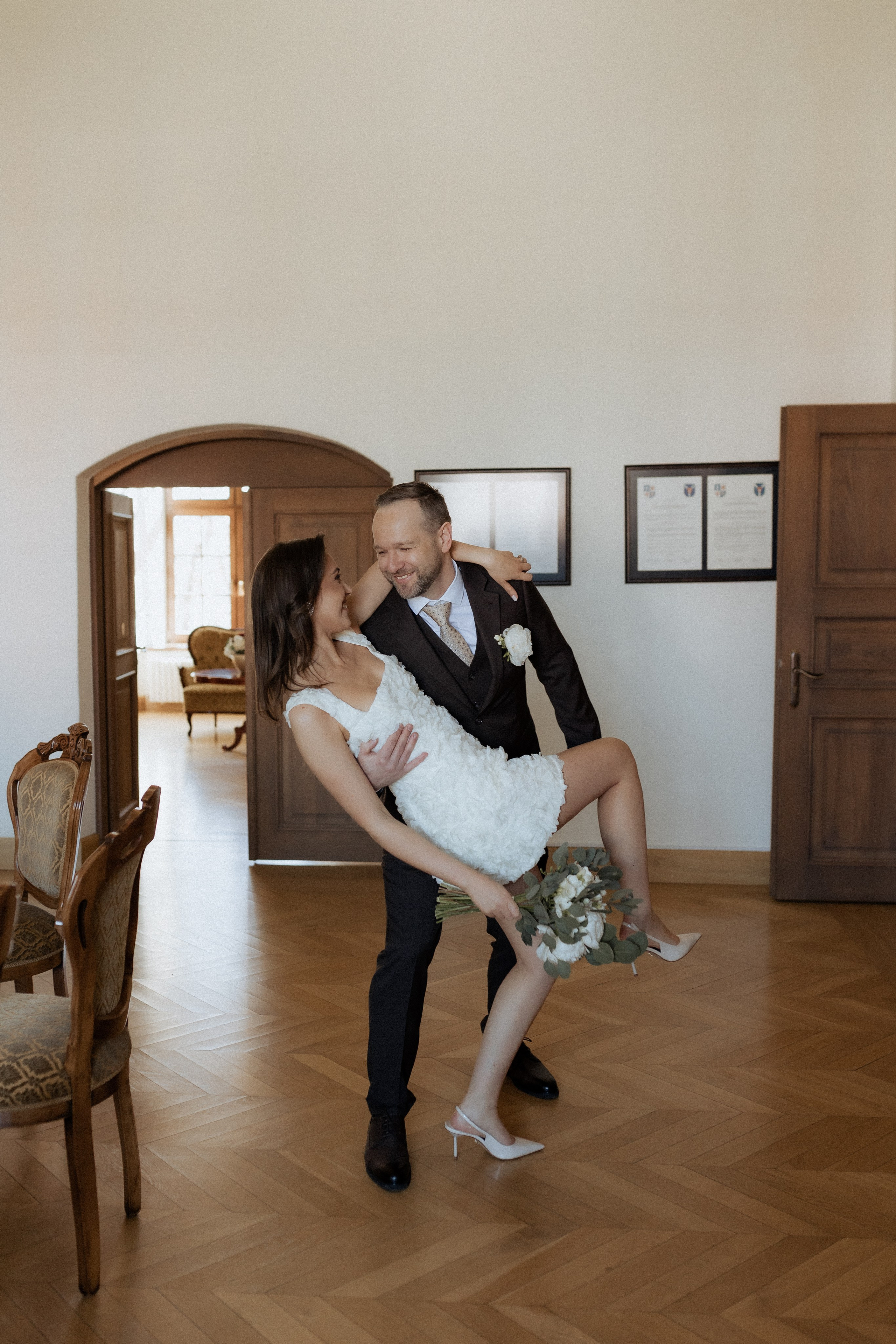 Monika ir Vytautas — miestu alsuojanti trumpa jaunųjų fotosesija Kaune