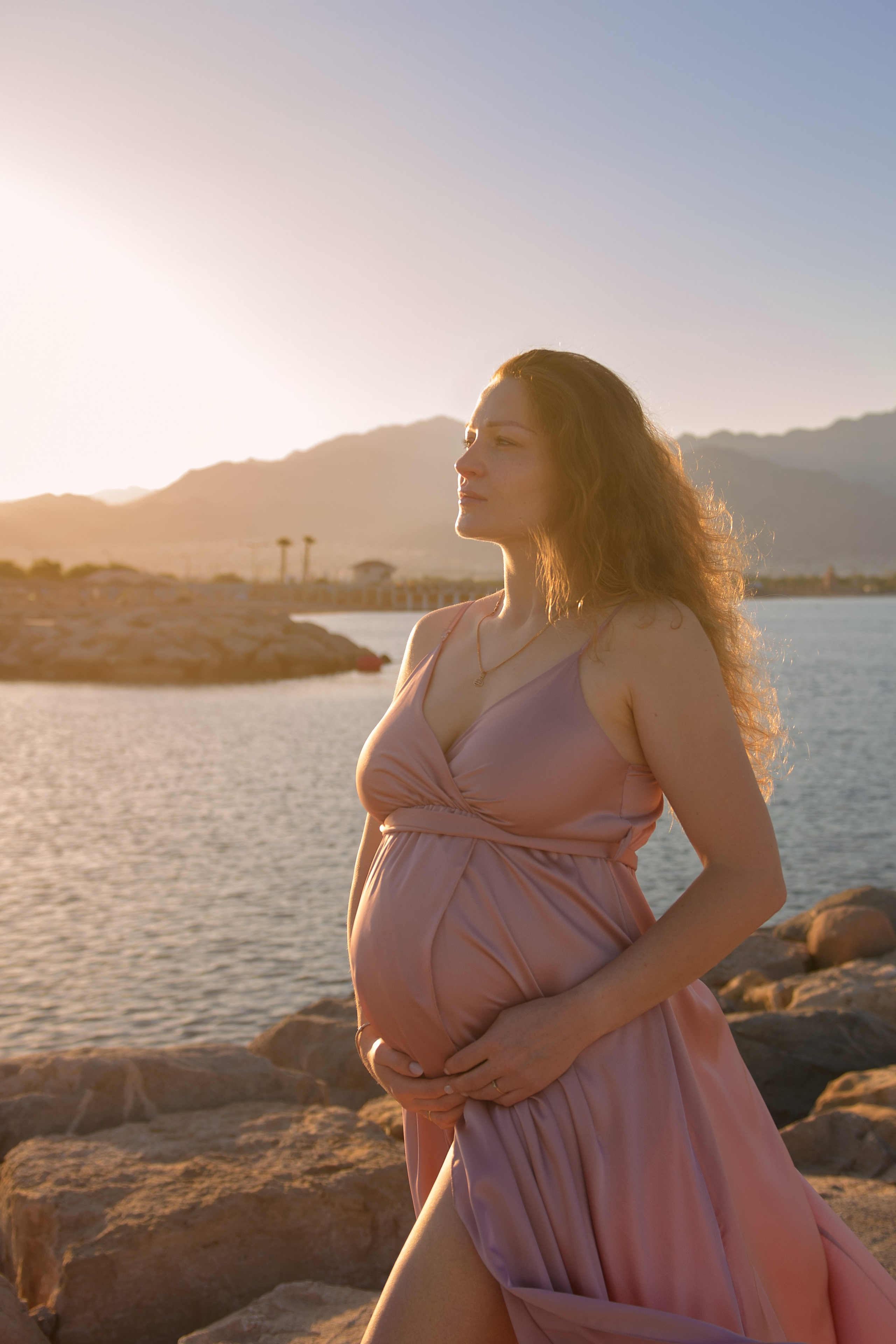 Julia & Dmitriy pregnancy photoshoot on the Red seacoast. צלמת משפחה ילדים הריון וסיפורי אהבה באילת ישראל אולגה אמצ'יסלבסקי