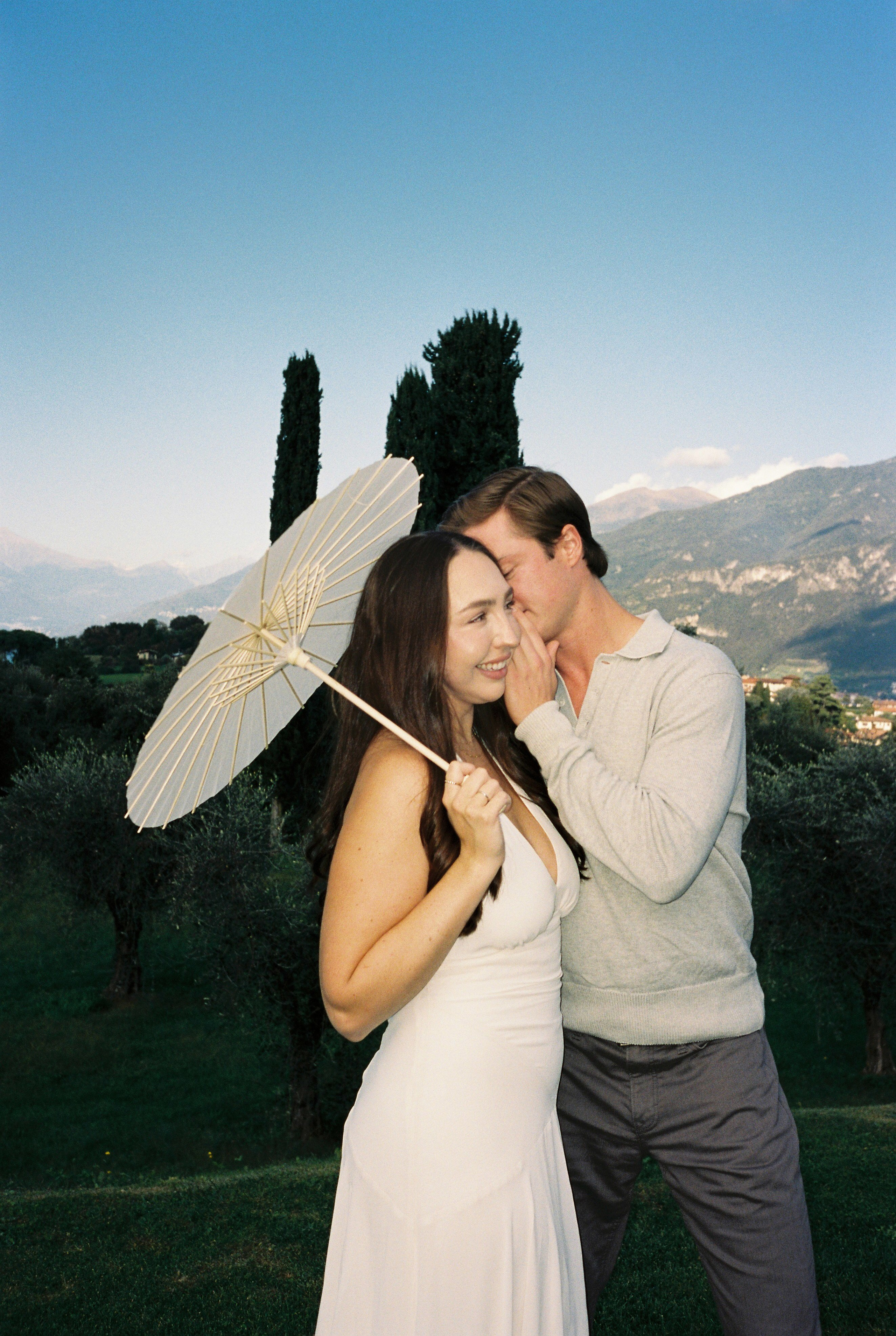 Pre-wedding photoshoot in Bellagio. Wedding photographer in Italy