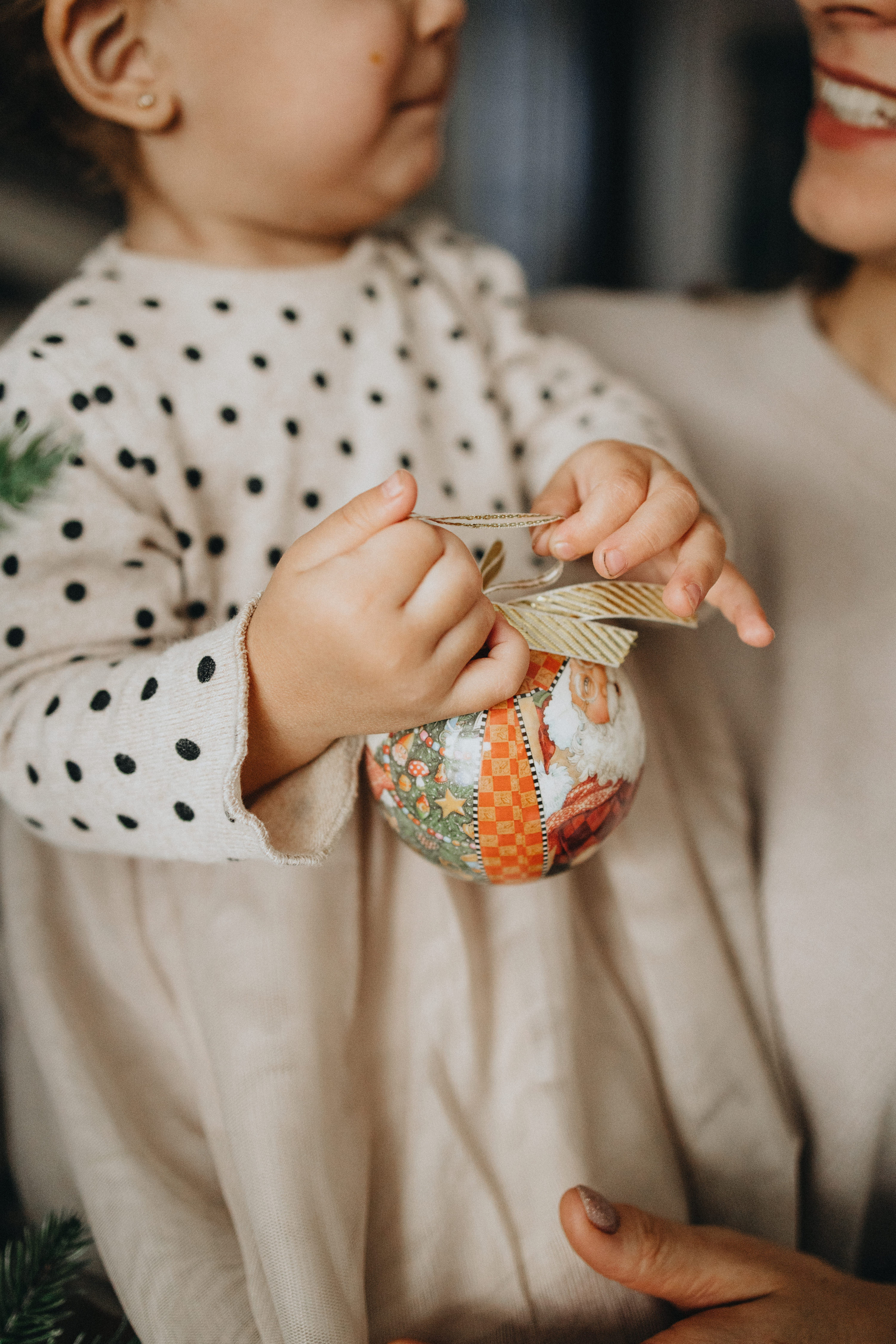 Family Christmas Photography in Portland, Seattle, Bend & Oregon Coast | Holiday Home Photoshoots | Georgy Shishkin. Capturing Love in the Heart of the Pacific Northwes