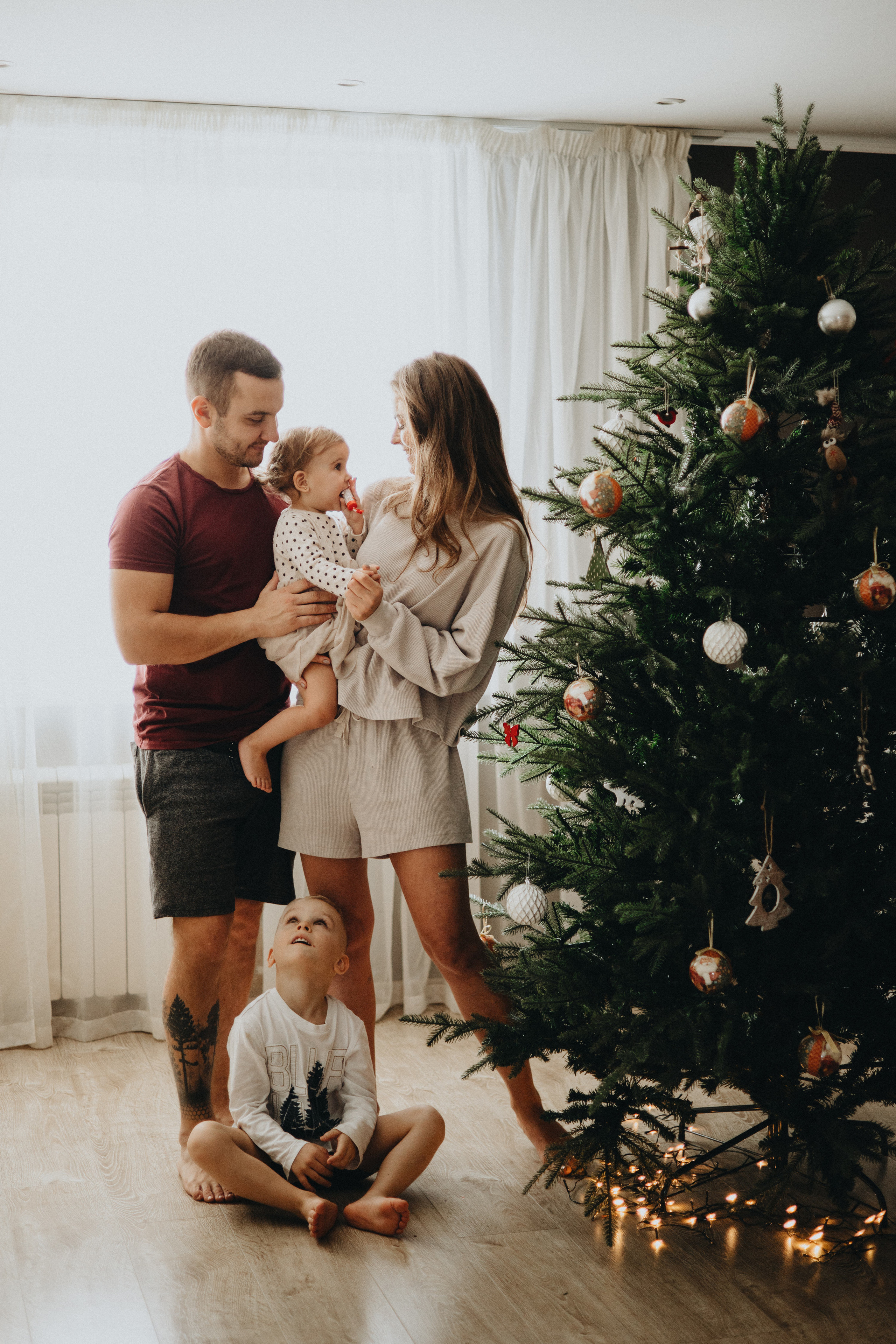 Family Christmas Photography in Portland, Seattle, Bend & Oregon Coast | Holiday Home Photoshoots | Georgy Shishkin. Capturing Love in the Heart of the Pacific Northwes