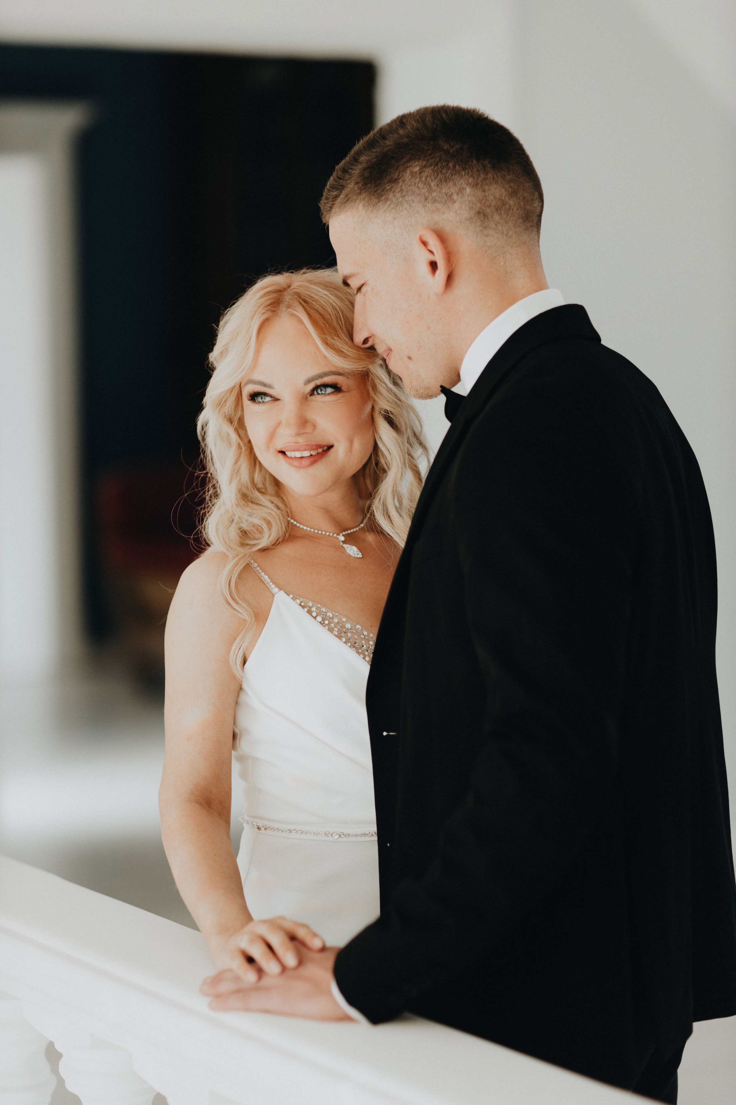 Christmas Wedding Photography in Portland, Seattle, Bend & Oregon Coast | Georgy Shishkin. Capturing Love in the Heart of the Pacific Northwes