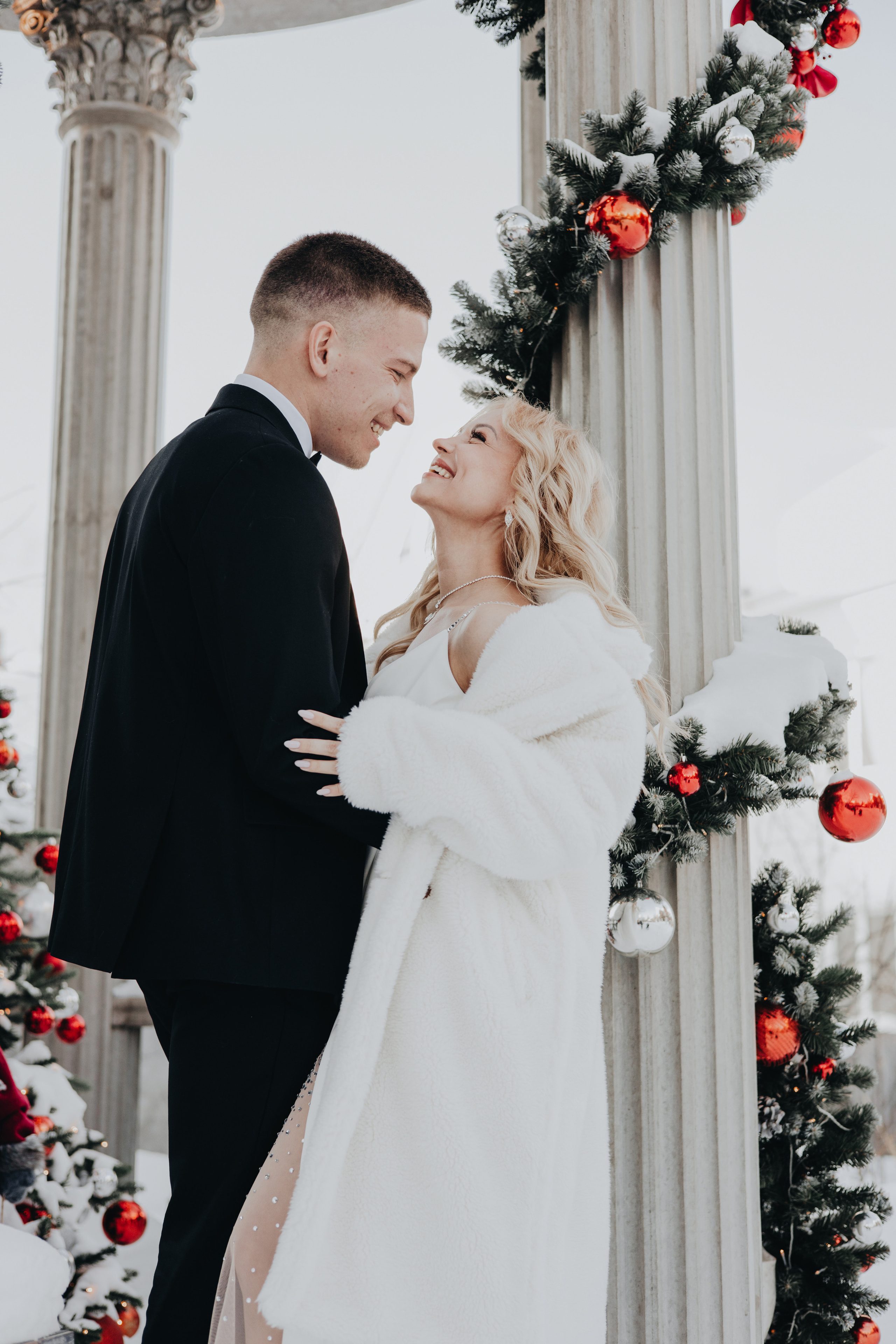 Christmas Wedding Photography in Portland, Seattle, Bend & Oregon Coast | Georgy Shishkin. Capturing Love in the Heart of the Pacific Northwes