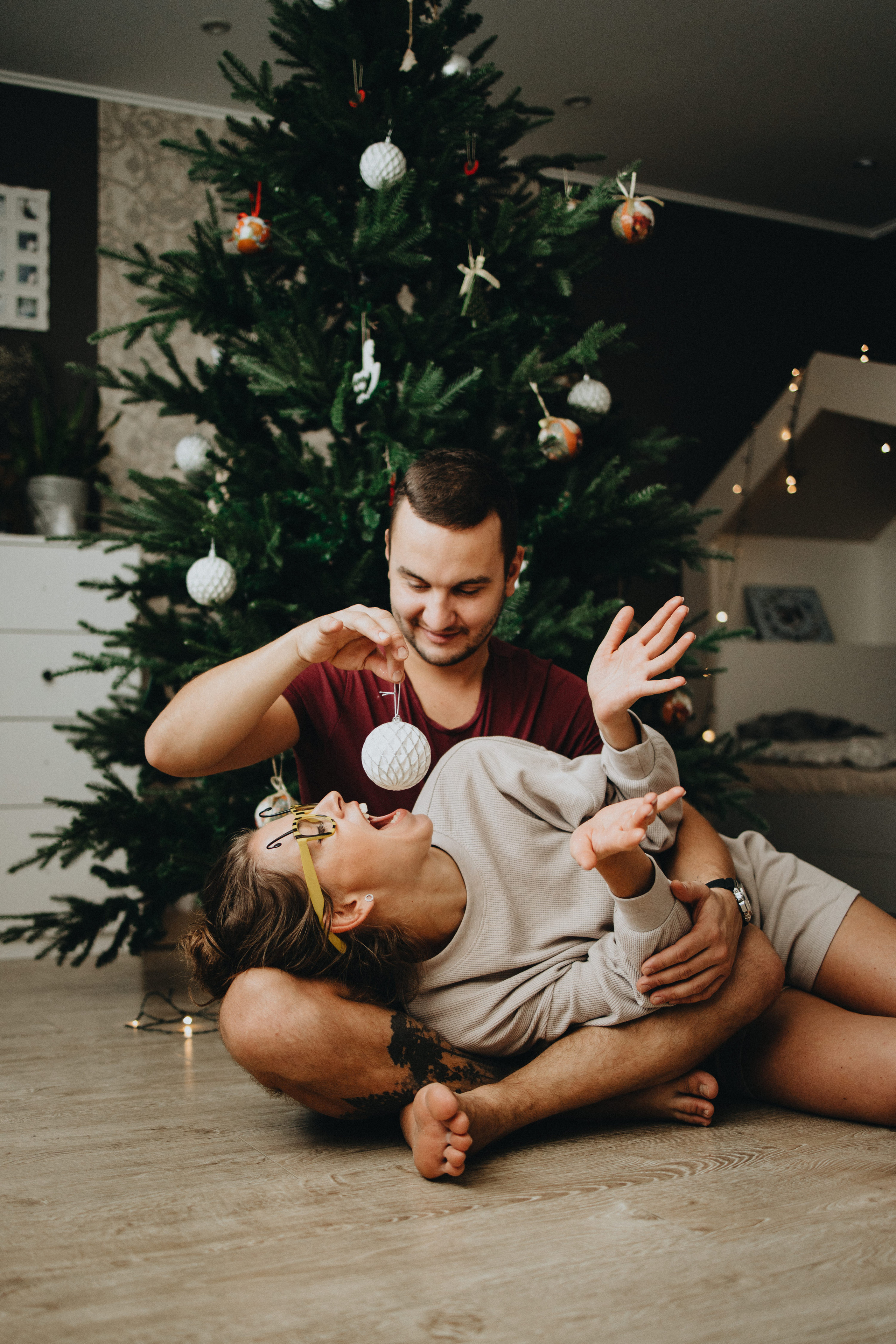 Family Christmas Photography in Portland, Seattle, Bend & Oregon Coast | Holiday Home Photoshoots | Georgy Shishkin. Capturing Love in the Heart of the Pacific Northwes