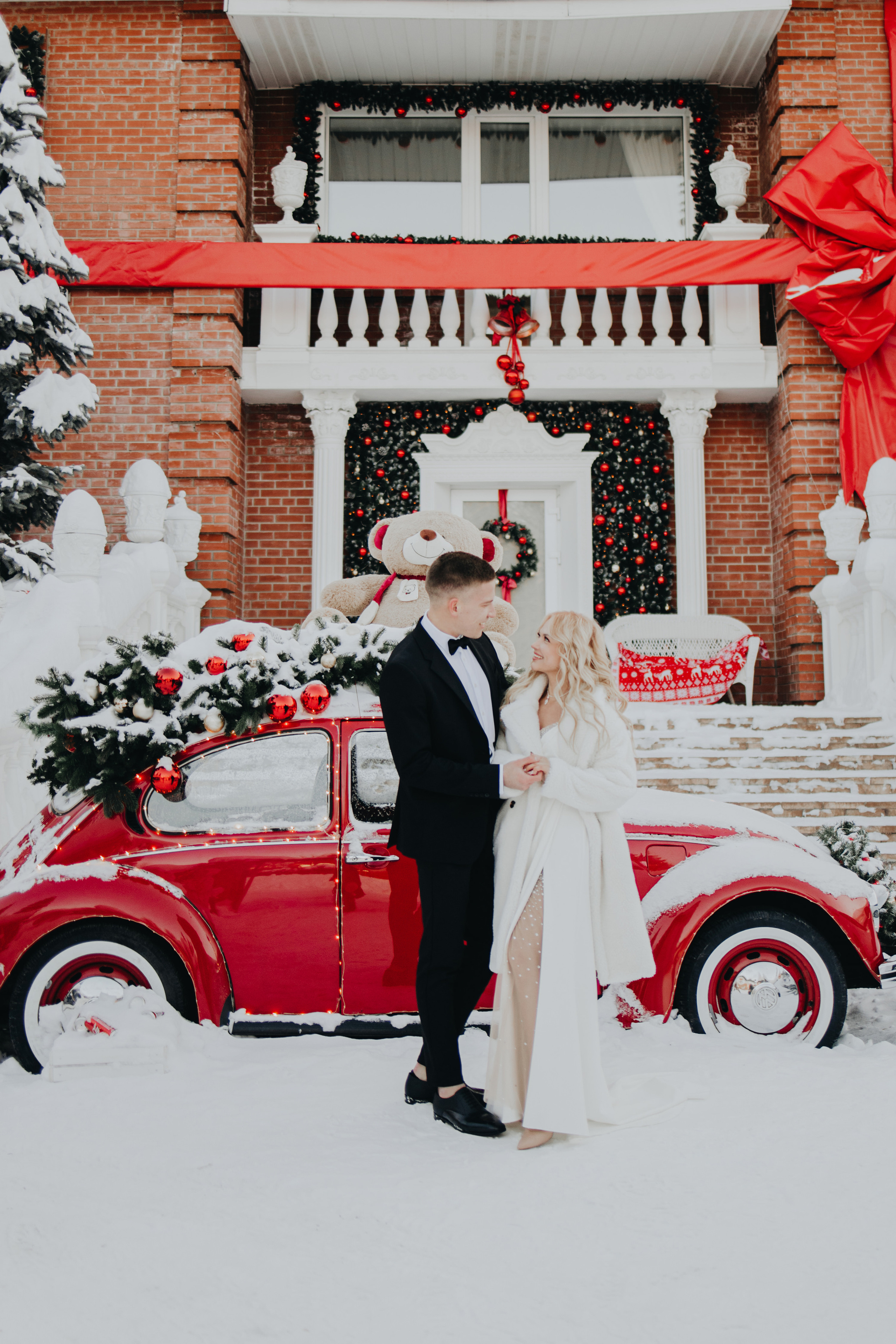 Christmas Wedding Photography in Portland, Seattle, Bend & Oregon Coast | Georgy Shishkin. Capturing Love in the Heart of the Pacific Northwes