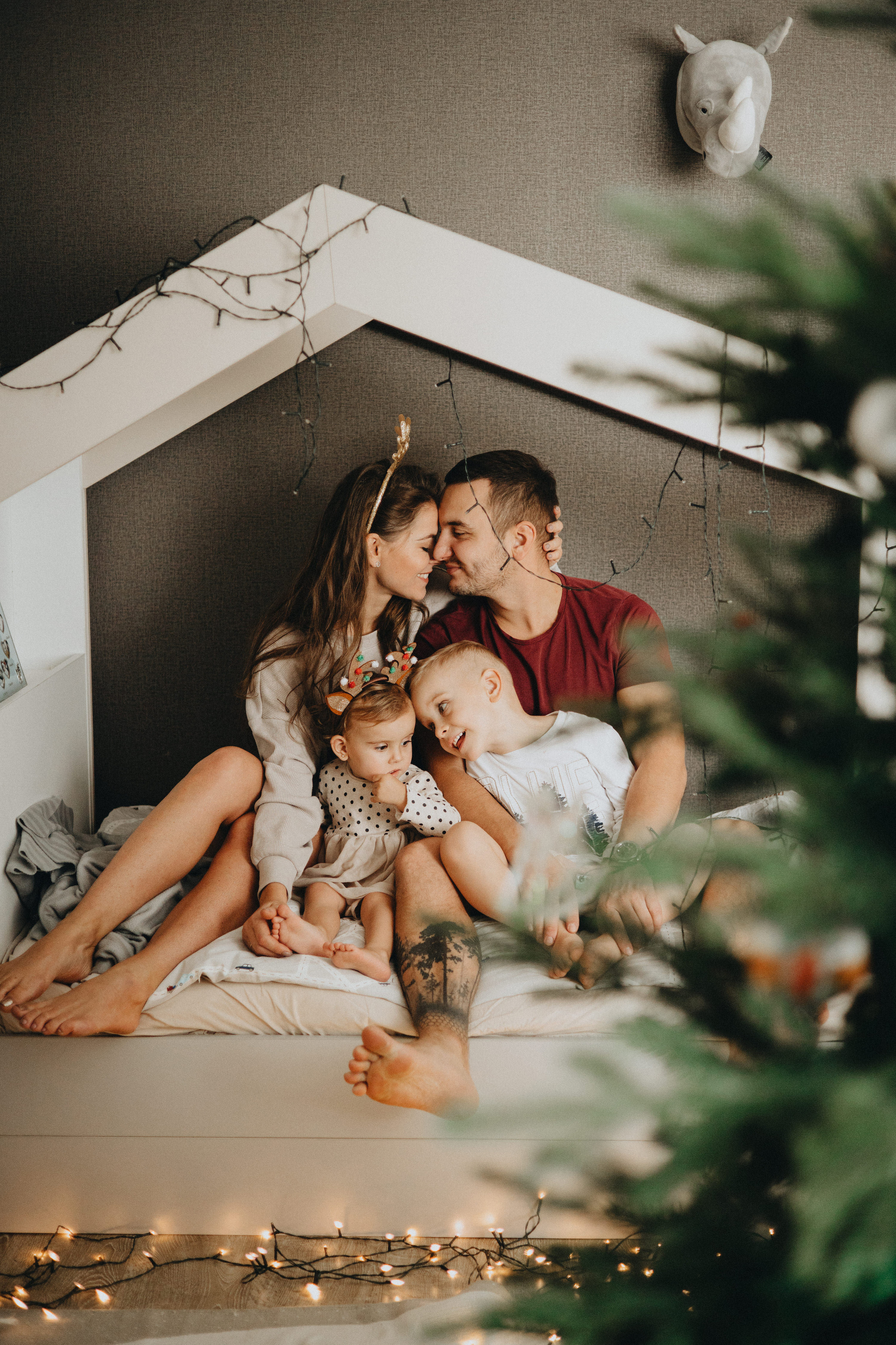 Family Christmas Photography in Portland, Seattle, Bend & Oregon Coast | Holiday Home Photoshoots | Georgy Shishkin. Capturing Love in the Heart of the Pacific Northwes
