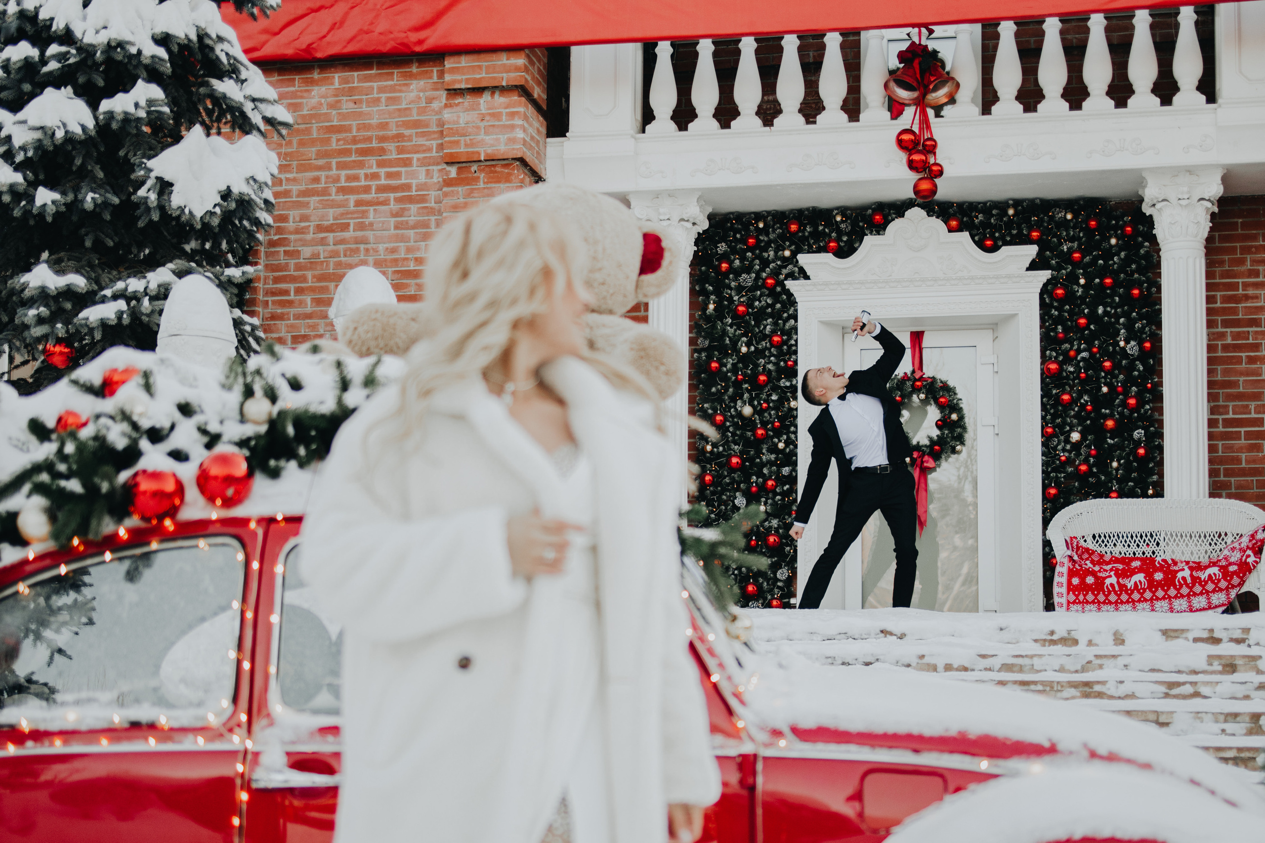 Christmas Wedding Photography in Portland, Seattle, Bend & Oregon Coast | Georgy Shishkin. Capturing Love in the Heart of the Pacific Northwes