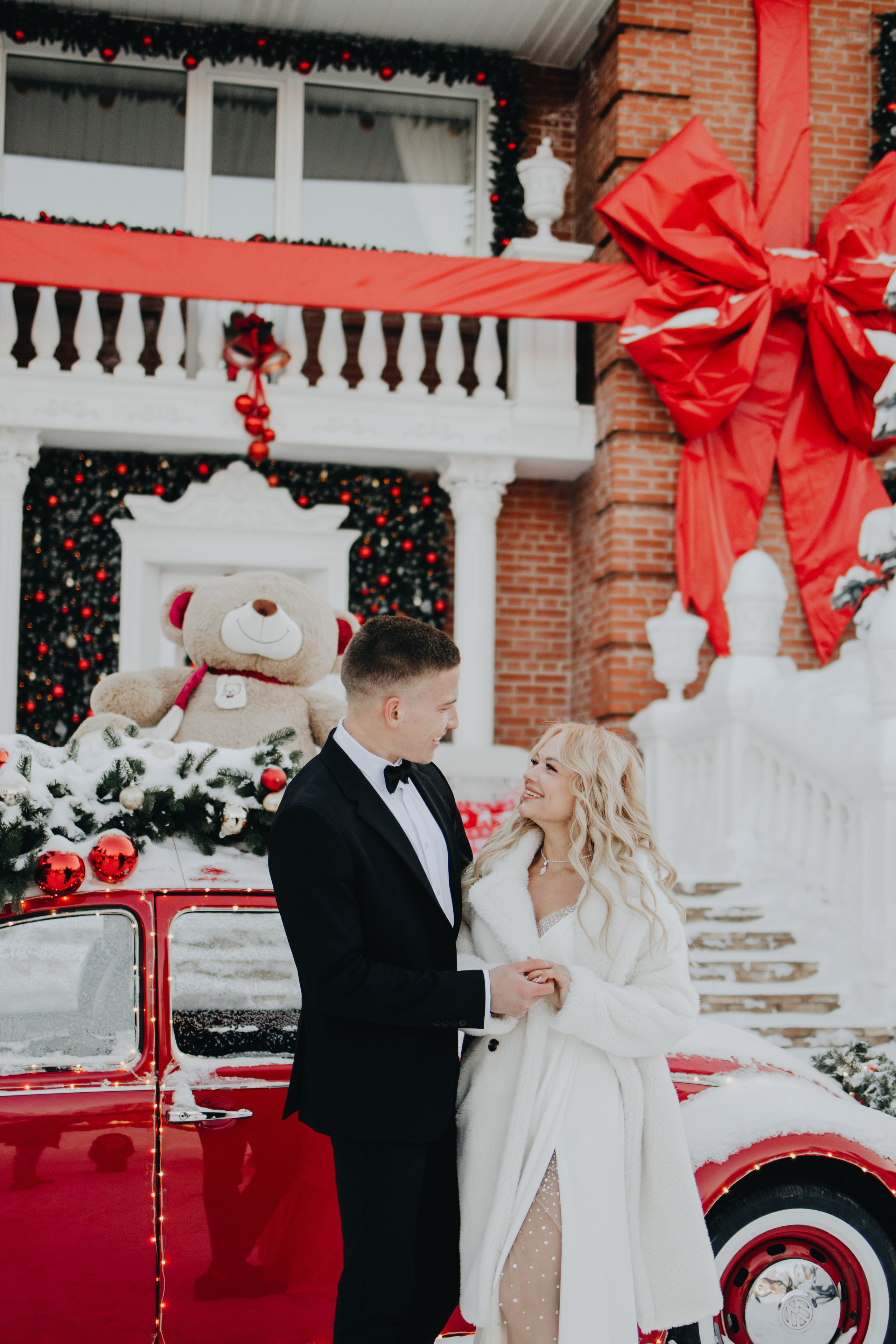 Christmas Wedding Photography in Portland, Seattle, Bend & Oregon Coast | Georgy Shishkin. Capturing Love in the Heart of the Pacific Northwes