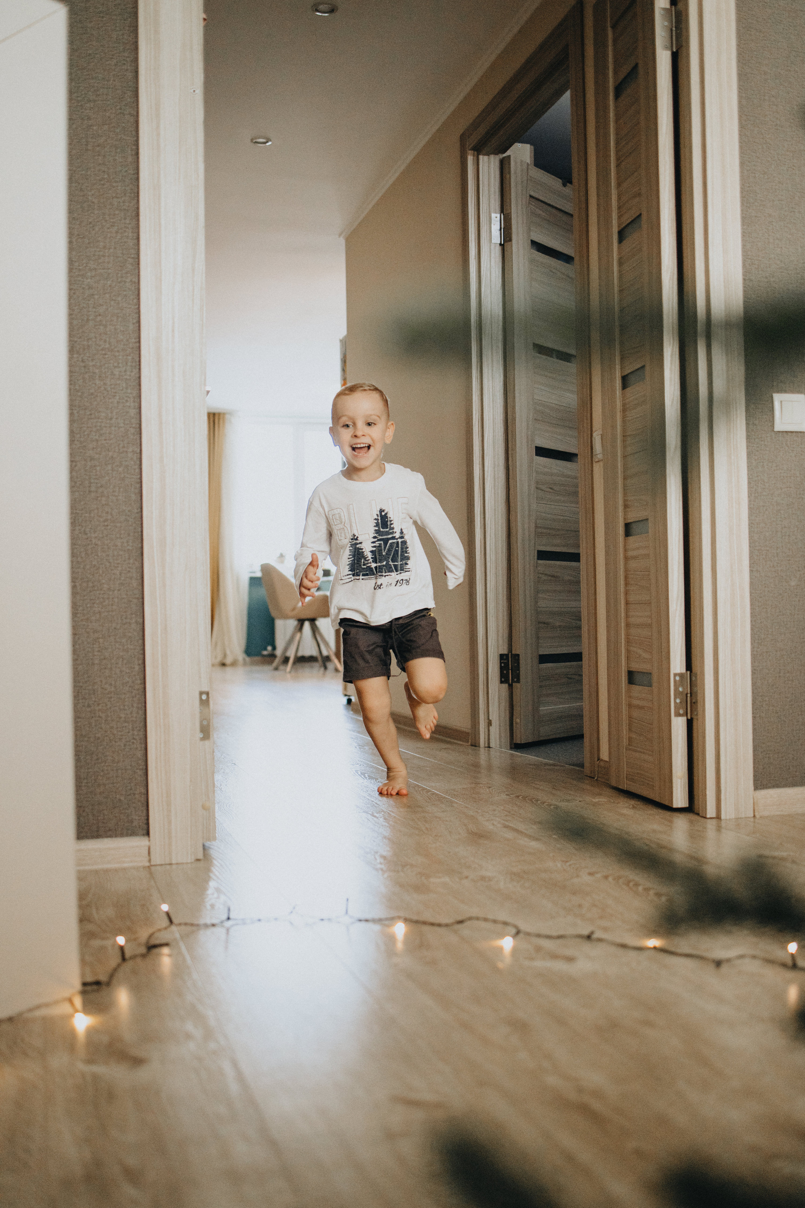 Family Christmas Photography in Portland, Seattle, Bend & Oregon Coast | Holiday Home Photoshoots | Georgy Shishkin. Capturing Love in the Heart of the Pacific Northwes