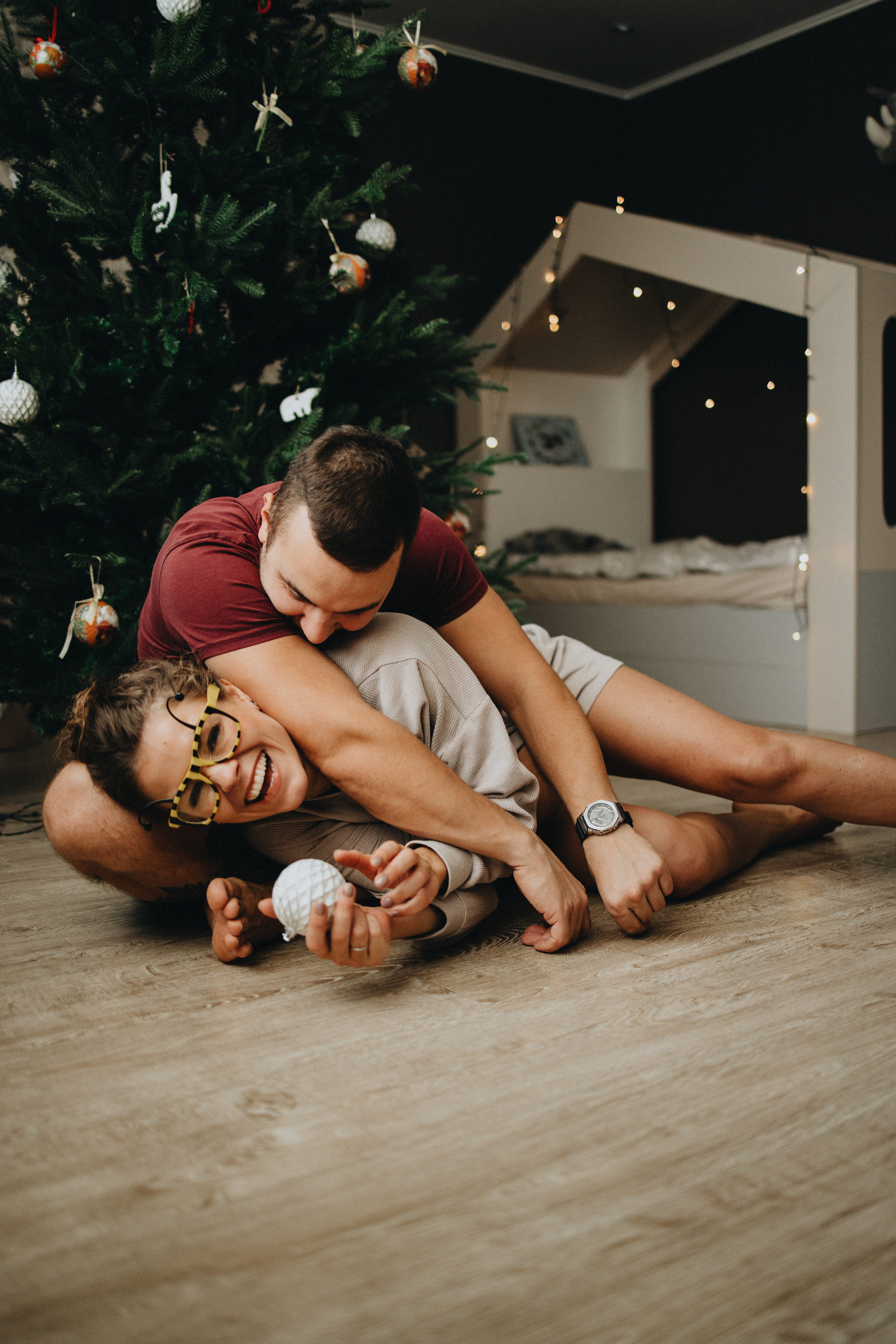 Family Christmas Photography in Portland, Seattle, Bend & Oregon Coast | Holiday Home Photoshoots | Georgy Shishkin. Capturing Love in the Heart of the Pacific Northwes