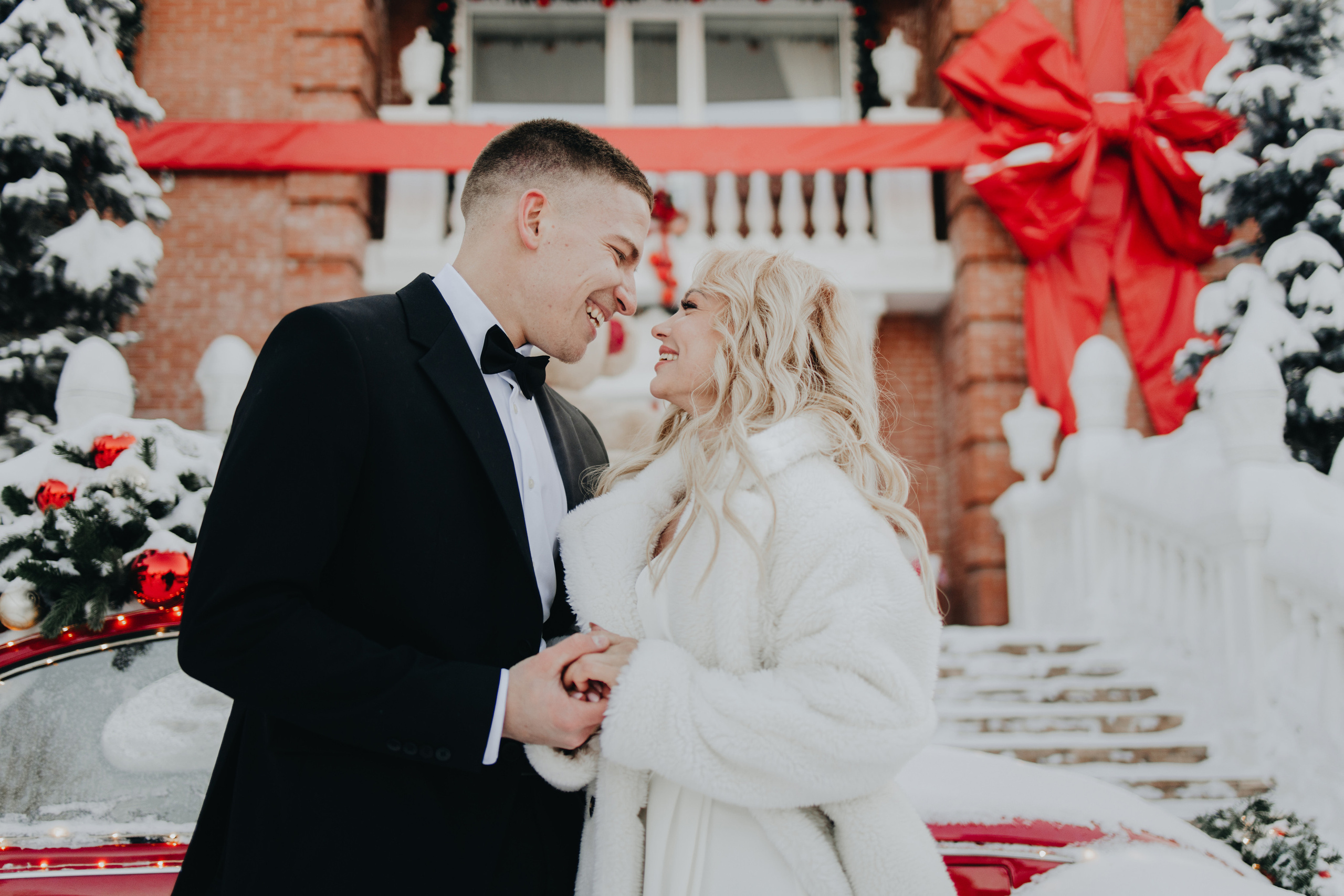 Christmas Wedding Photography in Portland, Seattle, Bend & Oregon Coast | Georgy Shishkin. Capturing Love in the Heart of the Pacific Northwes