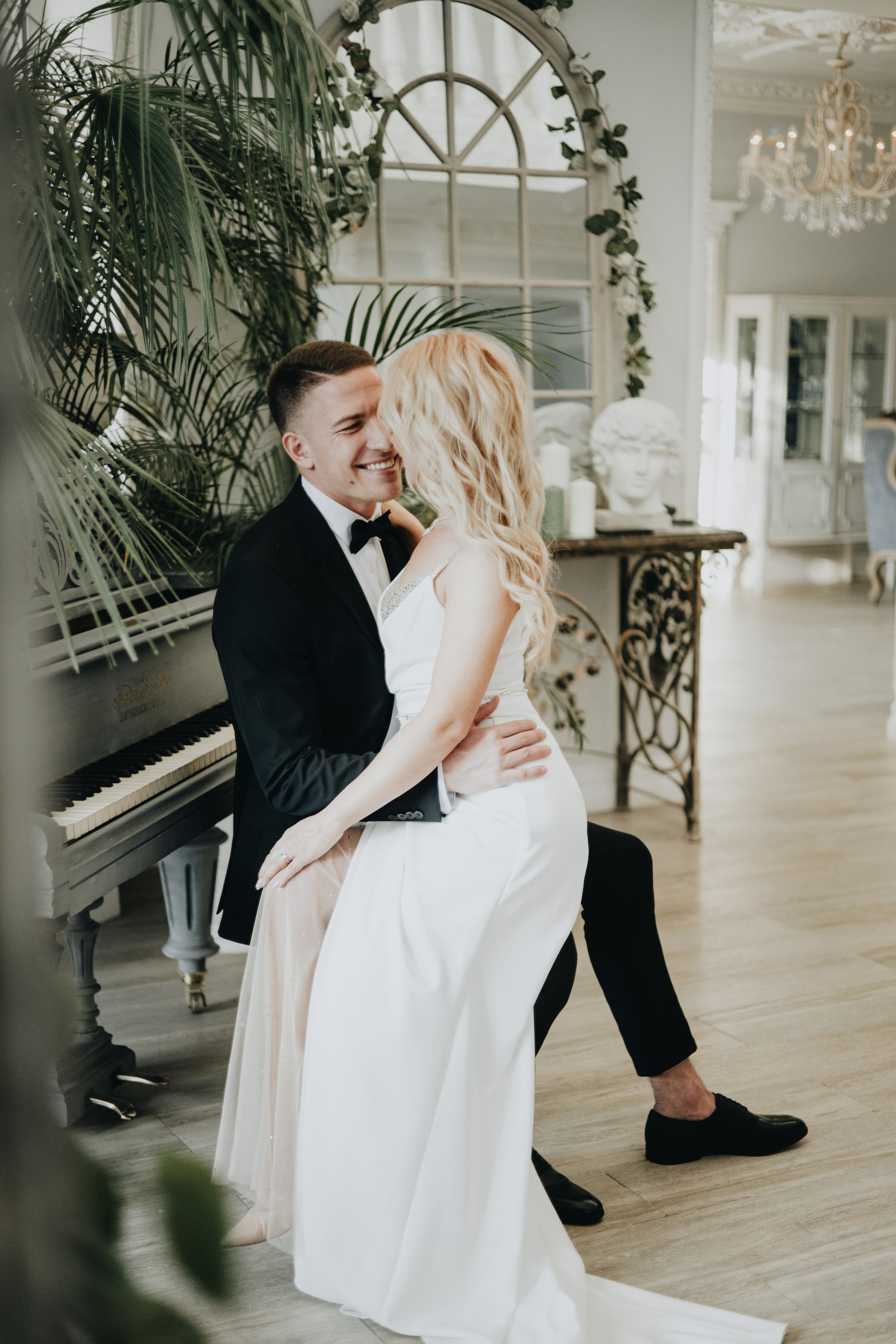 Christmas Wedding Photography in Portland, Seattle, Bend & Oregon Coast | Georgy Shishkin. Capturing Love in the Heart of the Pacific Northwes