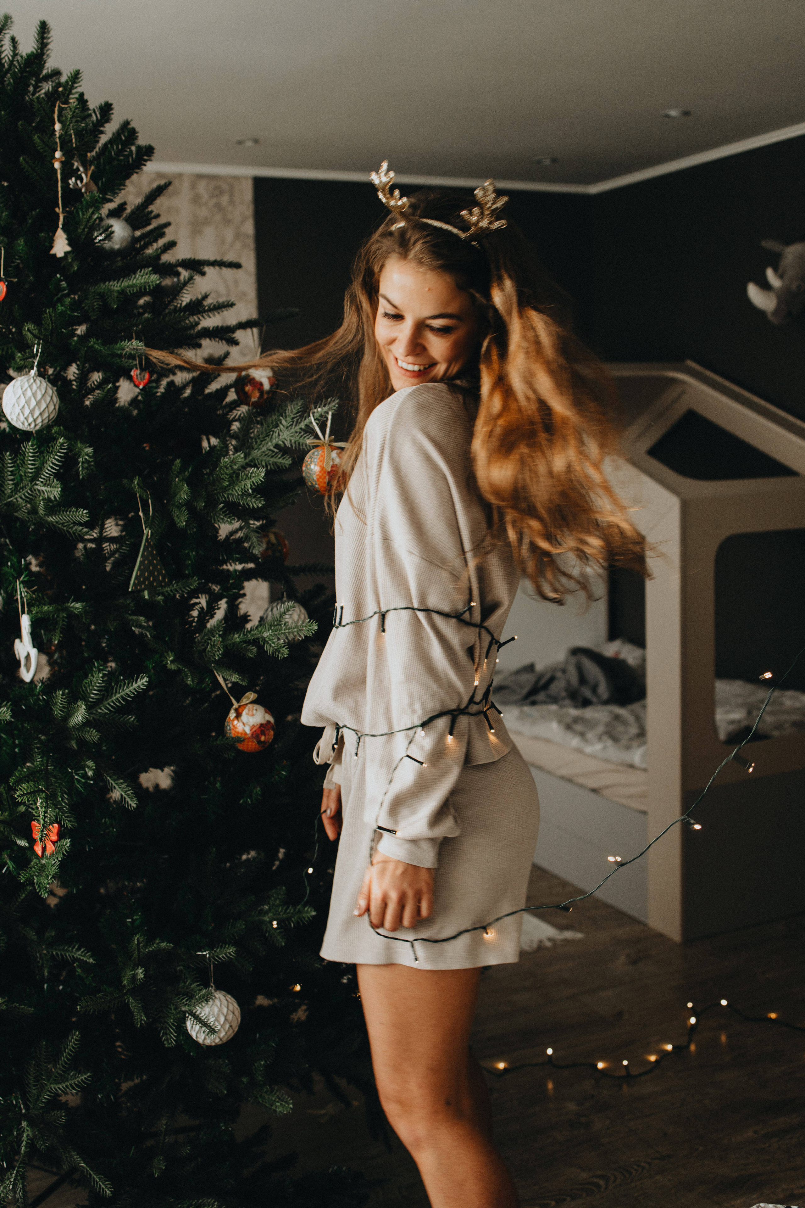 Family Christmas Photography in Portland, Seattle, Bend & Oregon Coast | Holiday Home Photoshoots | Georgy Shishkin. Capturing Love in the Heart of the Pacific Northwes