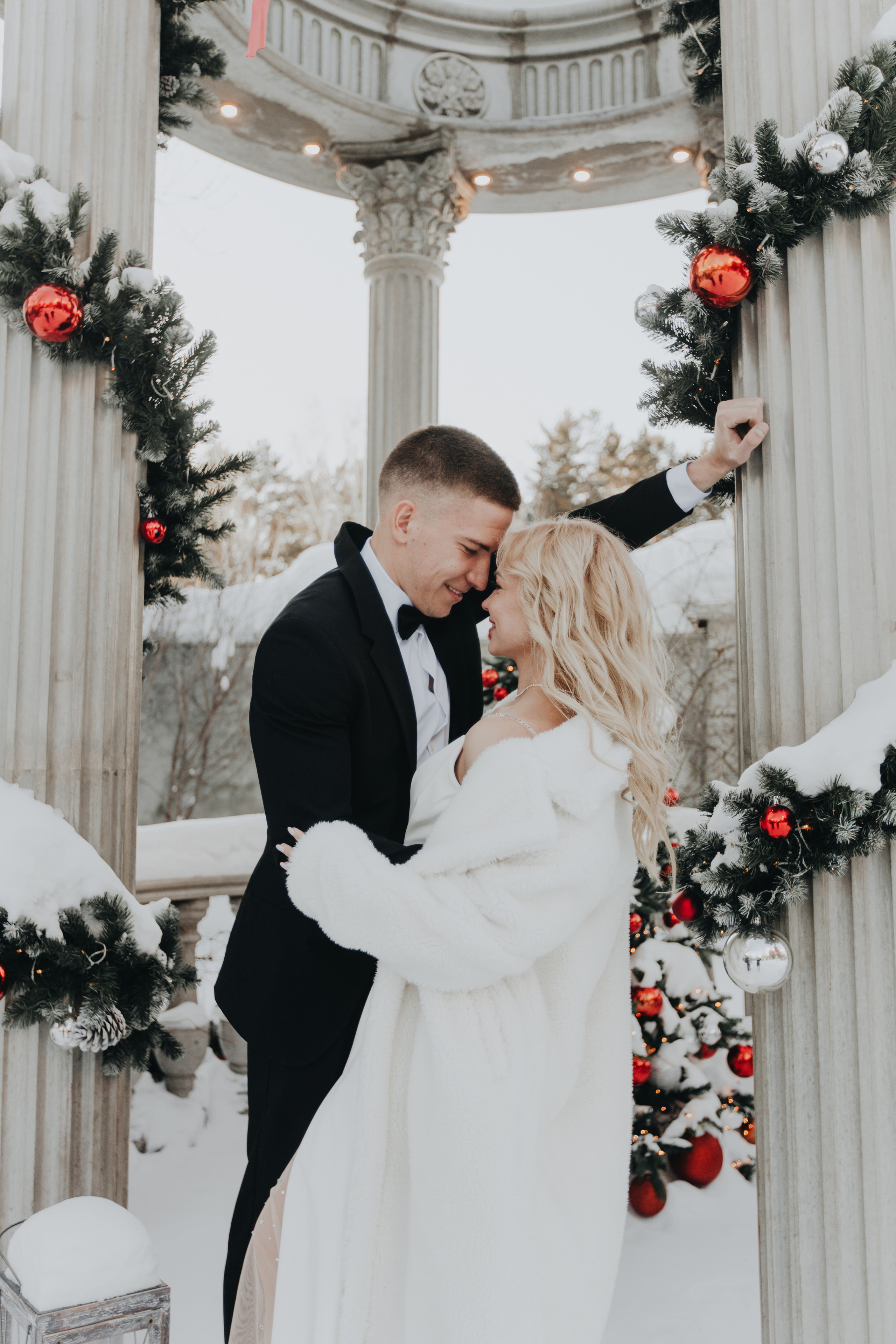 Christmas Wedding Photography in Portland, Seattle, Bend & Oregon Coast | Georgy Shishkin. Capturing Love in the Heart of the Pacific Northwes