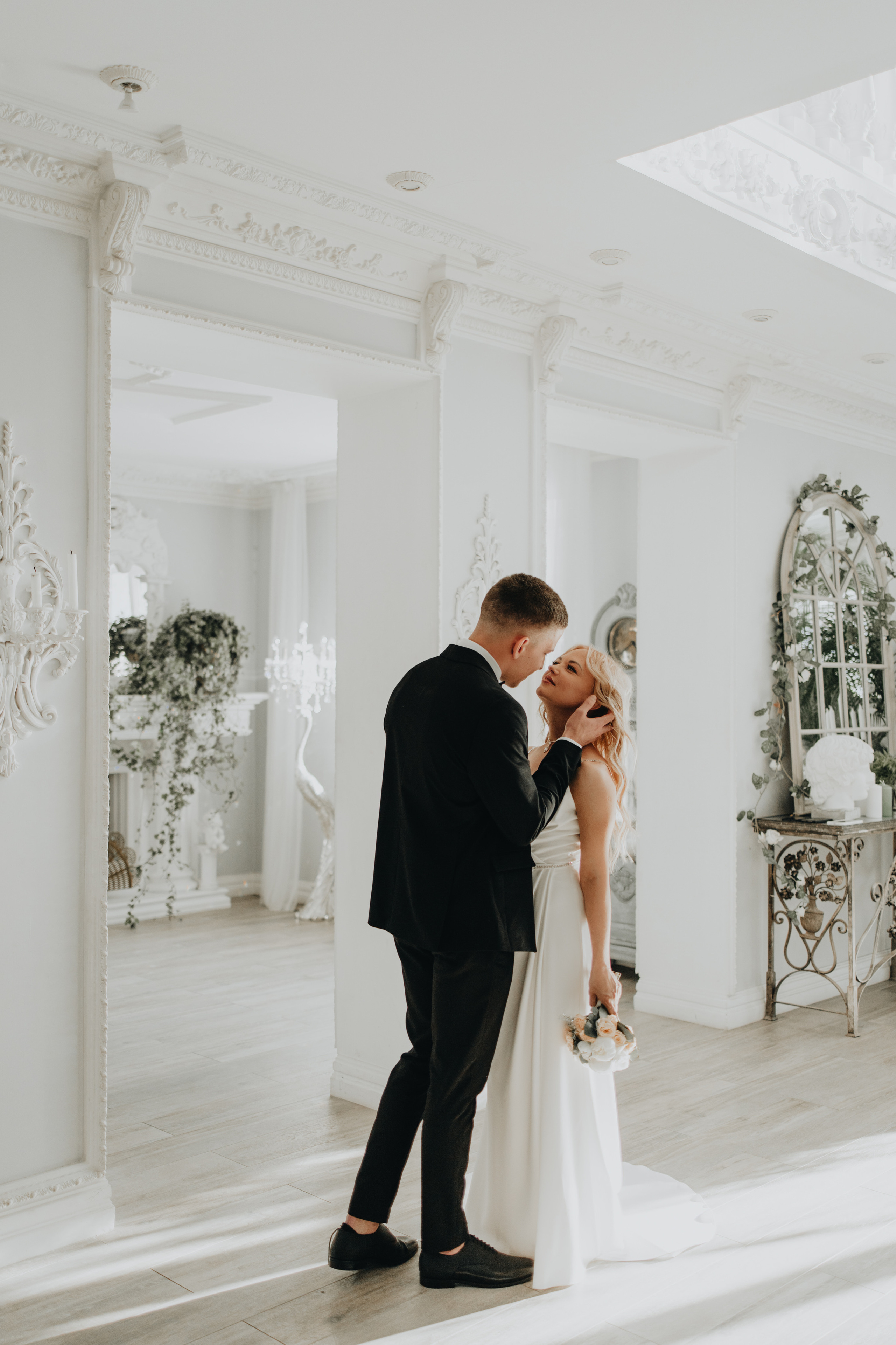 Christmas Wedding Photography in Portland, Seattle, Bend & Oregon Coast | Georgy Shishkin. Capturing Love in the Heart of the Pacific Northwes