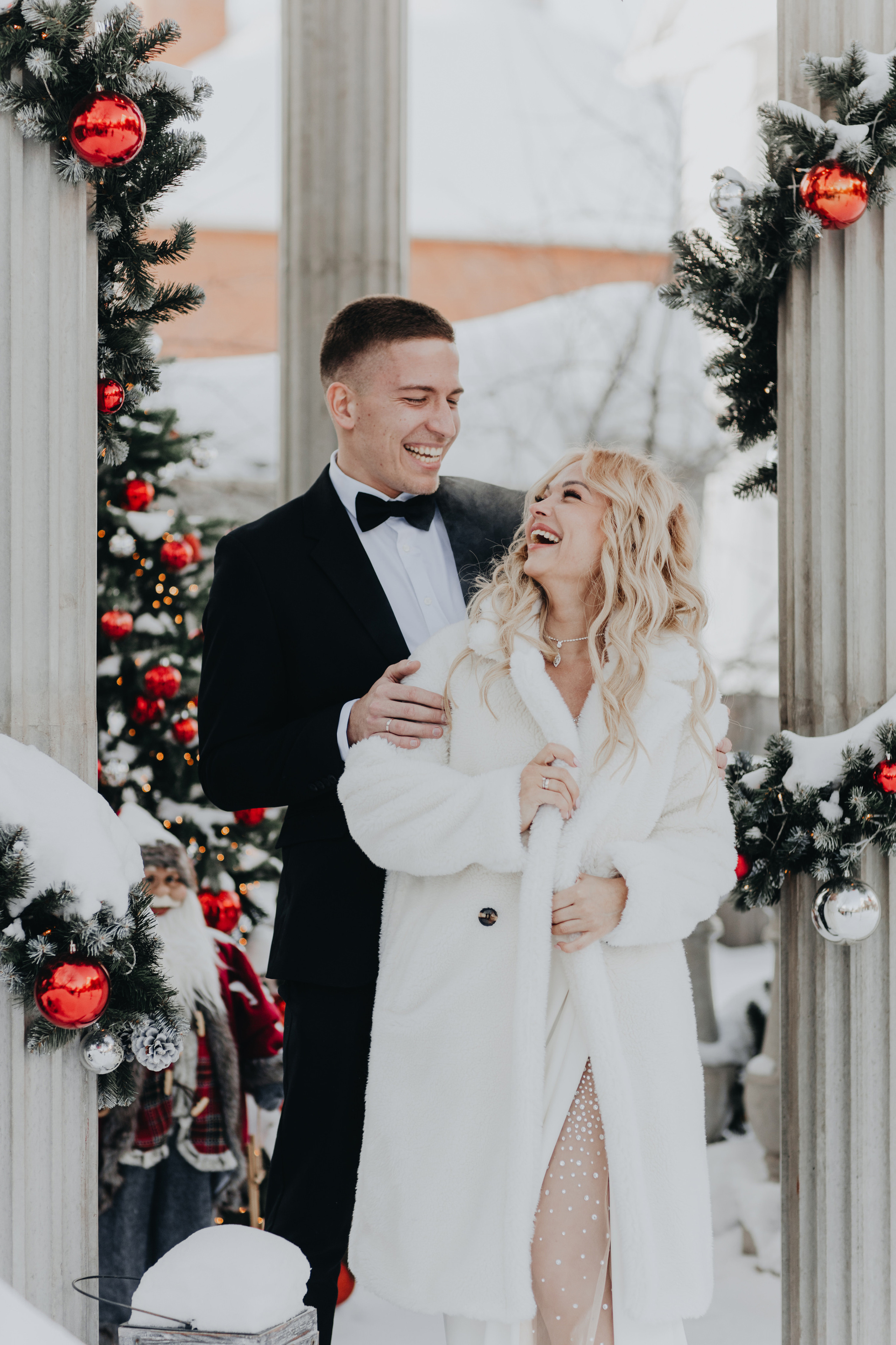 Christmas Wedding Photography in Portland, Seattle, Bend & Oregon Coast | Georgy Shishkin. Capturing Love in the Heart of the Pacific Northwes