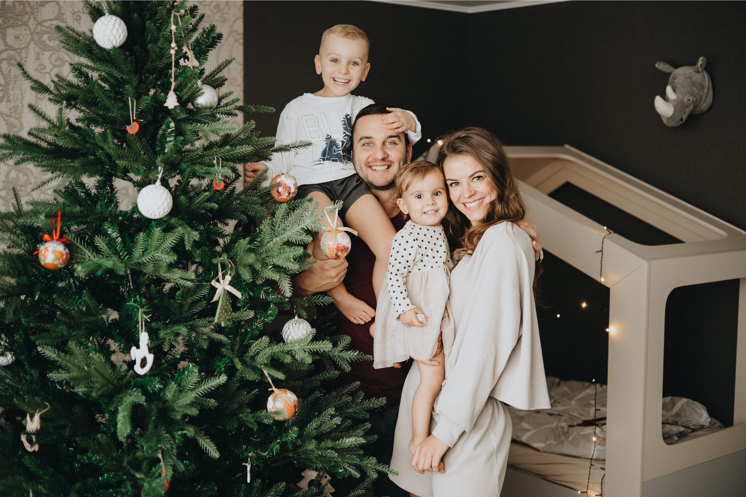 Family Christmas Photography in Portland, Seattle, Bend & Oregon Coast | Holiday Home Photoshoots | Georgy Shishkin. Capturing Love in the Heart of the Pacific Northwes
