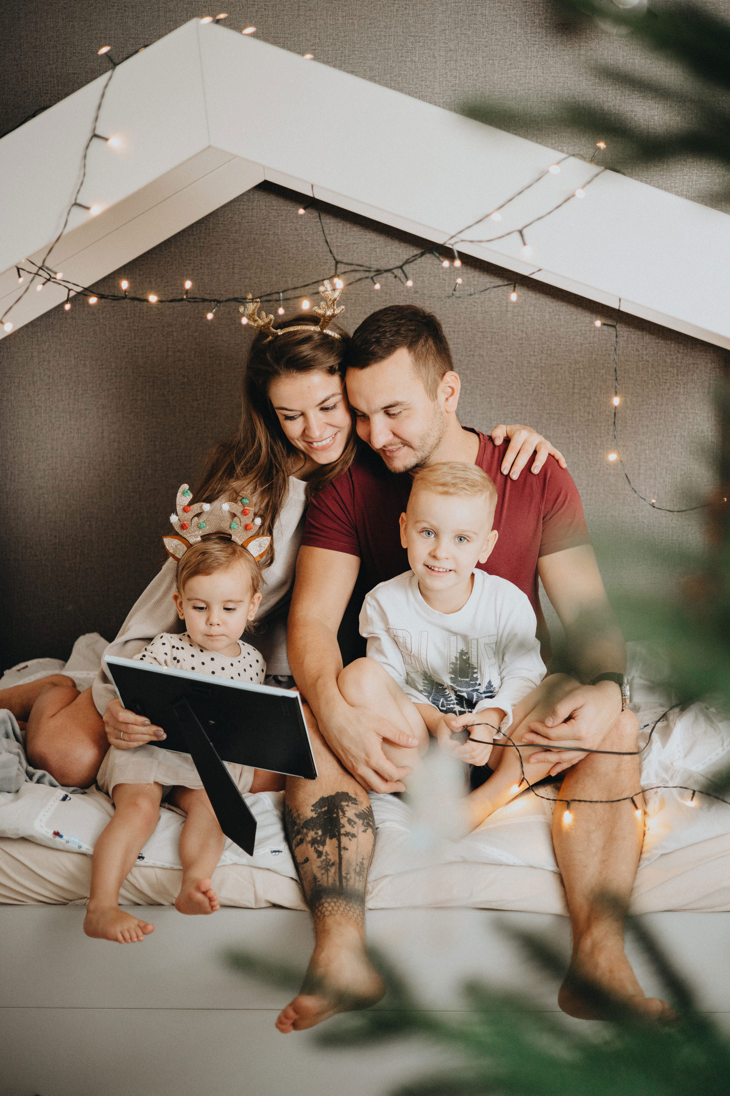 Family Christmas Photography in Portland, Seattle, Bend & Oregon Coast | Holiday Home Photoshoots | Georgy Shishkin. Capturing Love in the Heart of the Pacific Northwes