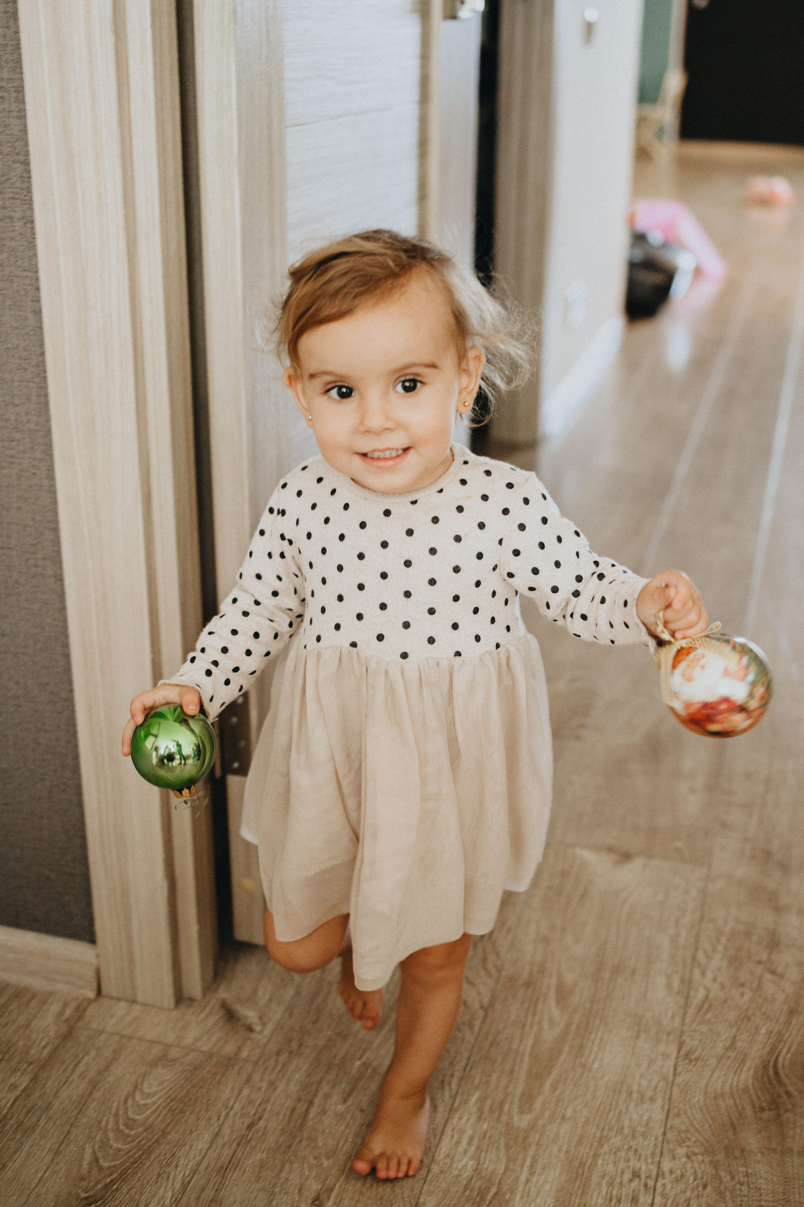 Family Christmas Photography in Portland, Seattle, Bend & Oregon Coast | Holiday Home Photoshoots | Georgy Shishkin. Capturing Love in the Heart of the Pacific Northwes