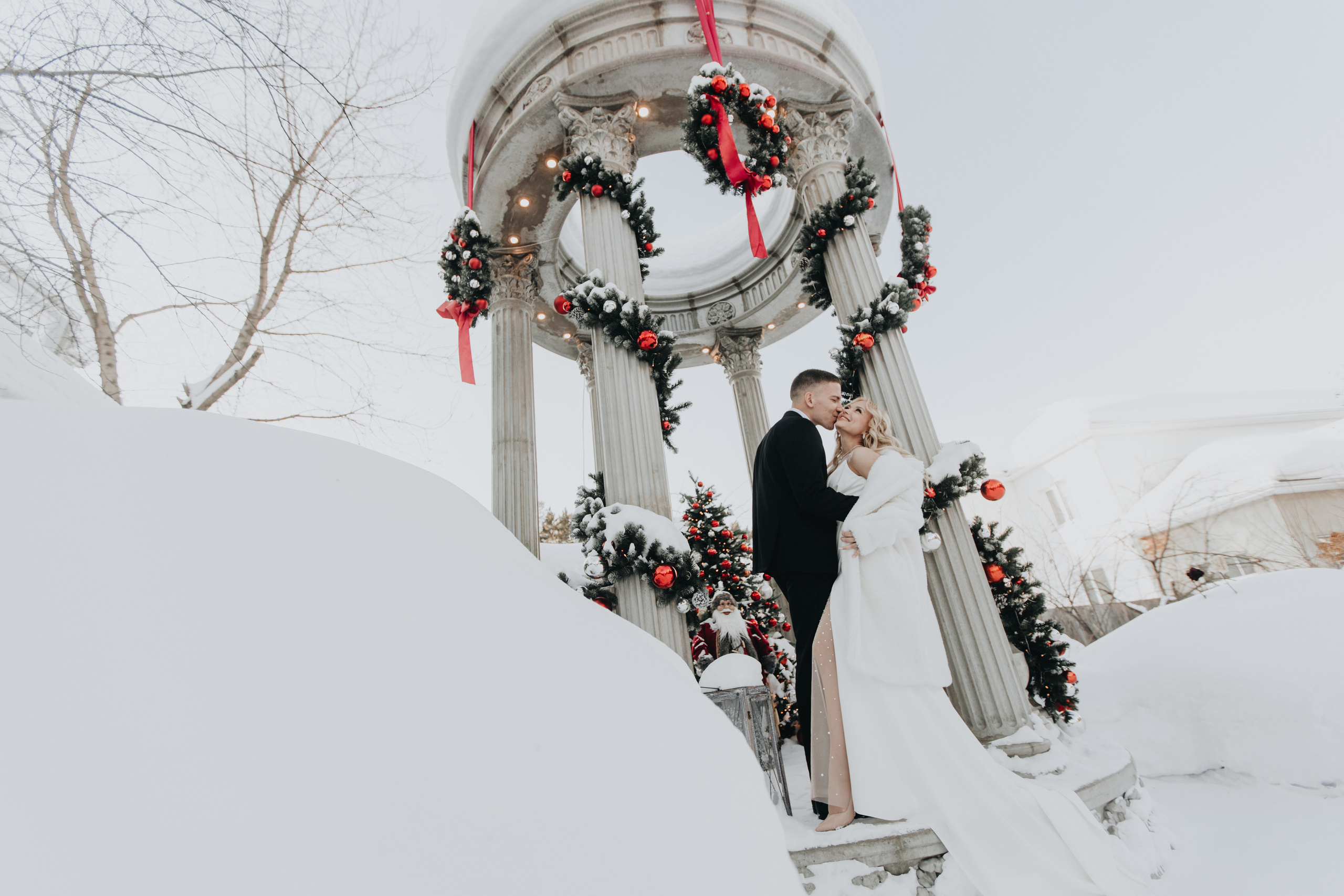 Christmas Wedding Photography in Portland, Seattle, Bend & Oregon Coast | Georgy Shishkin. Capturing Love in the Heart of the Pacific Northwes