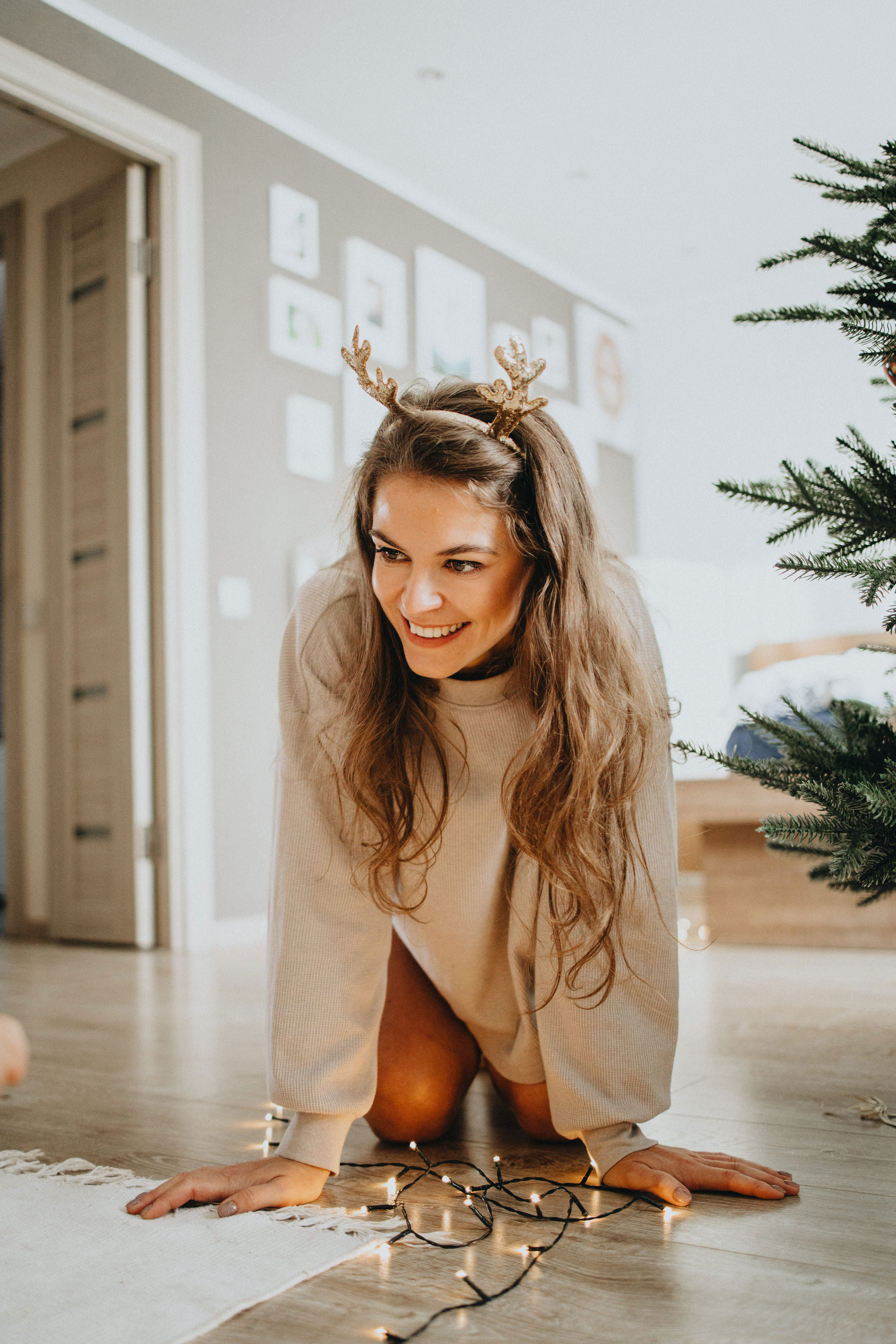 Family Christmas Photography in Portland, Seattle, Bend & Oregon Coast | Holiday Home Photoshoots | Georgy Shishkin. Capturing Love in the Heart of the Pacific Northwes