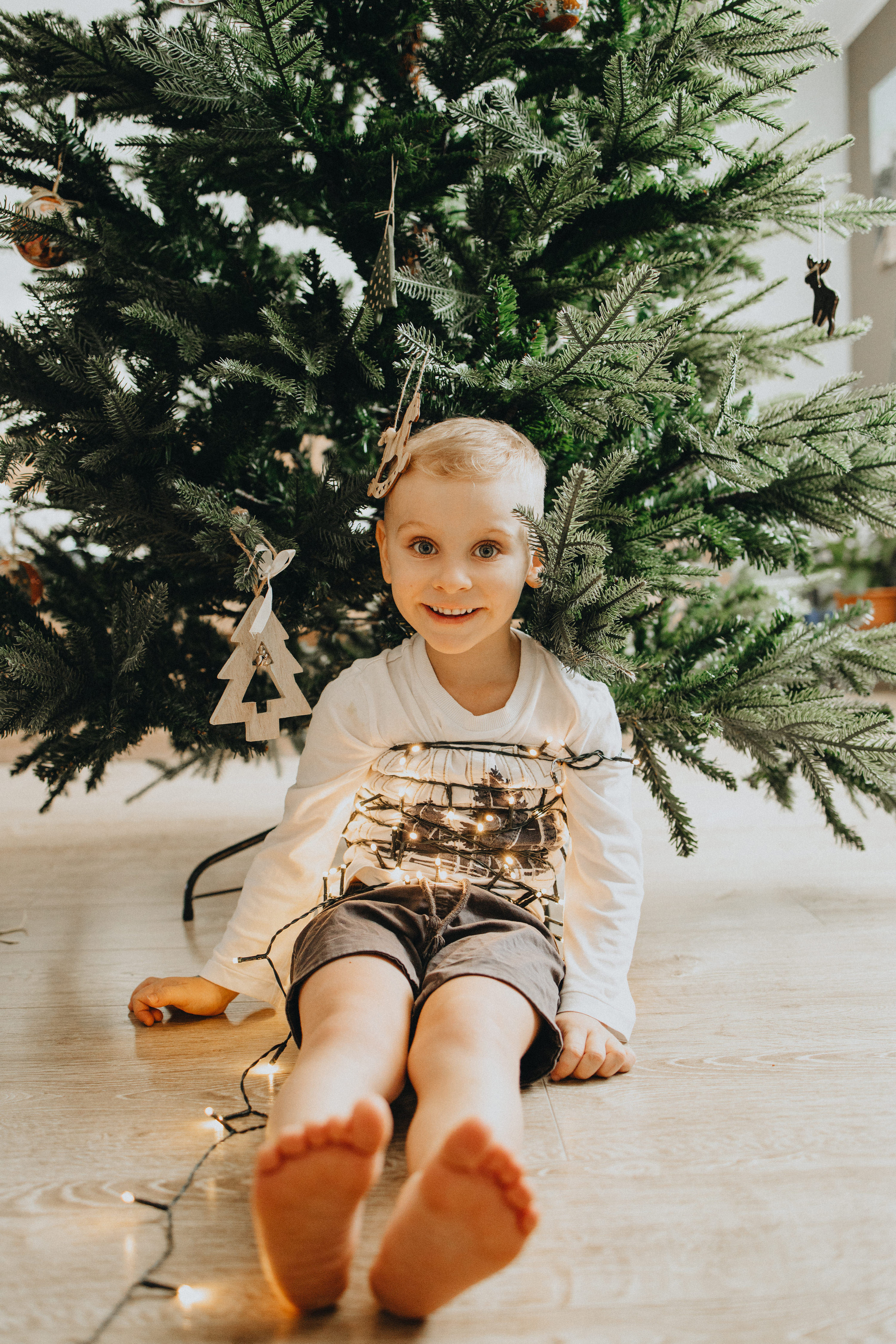 Family Christmas Photography in Portland, Seattle, Bend & Oregon Coast | Holiday Home Photoshoots | Georgy Shishkin. Capturing Love in the Heart of the Pacific Northwes