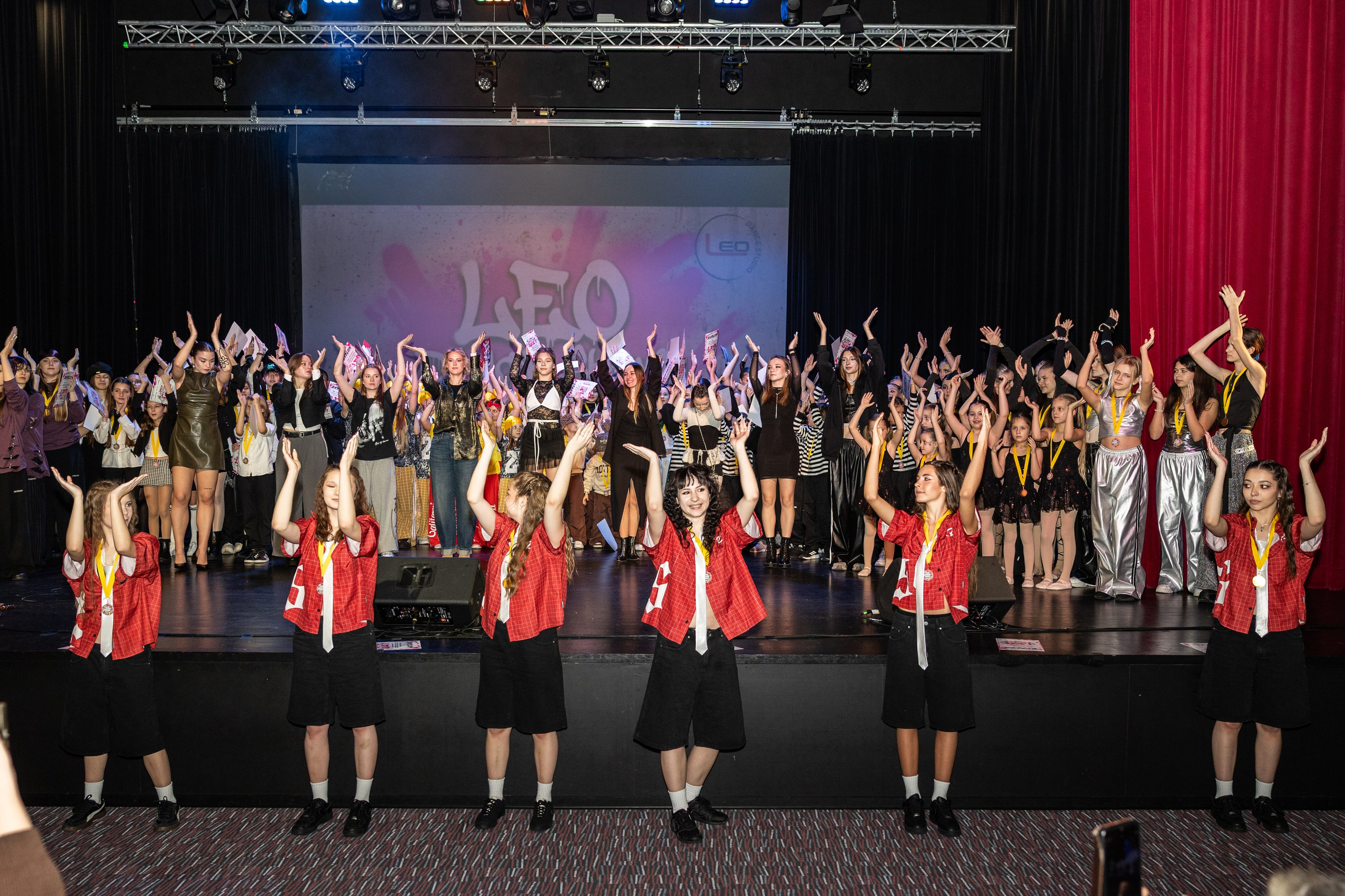 LEO DANCE SHOW WINTER 2025. Семейный и детский фотограф в Варшаве Мила Бобровская