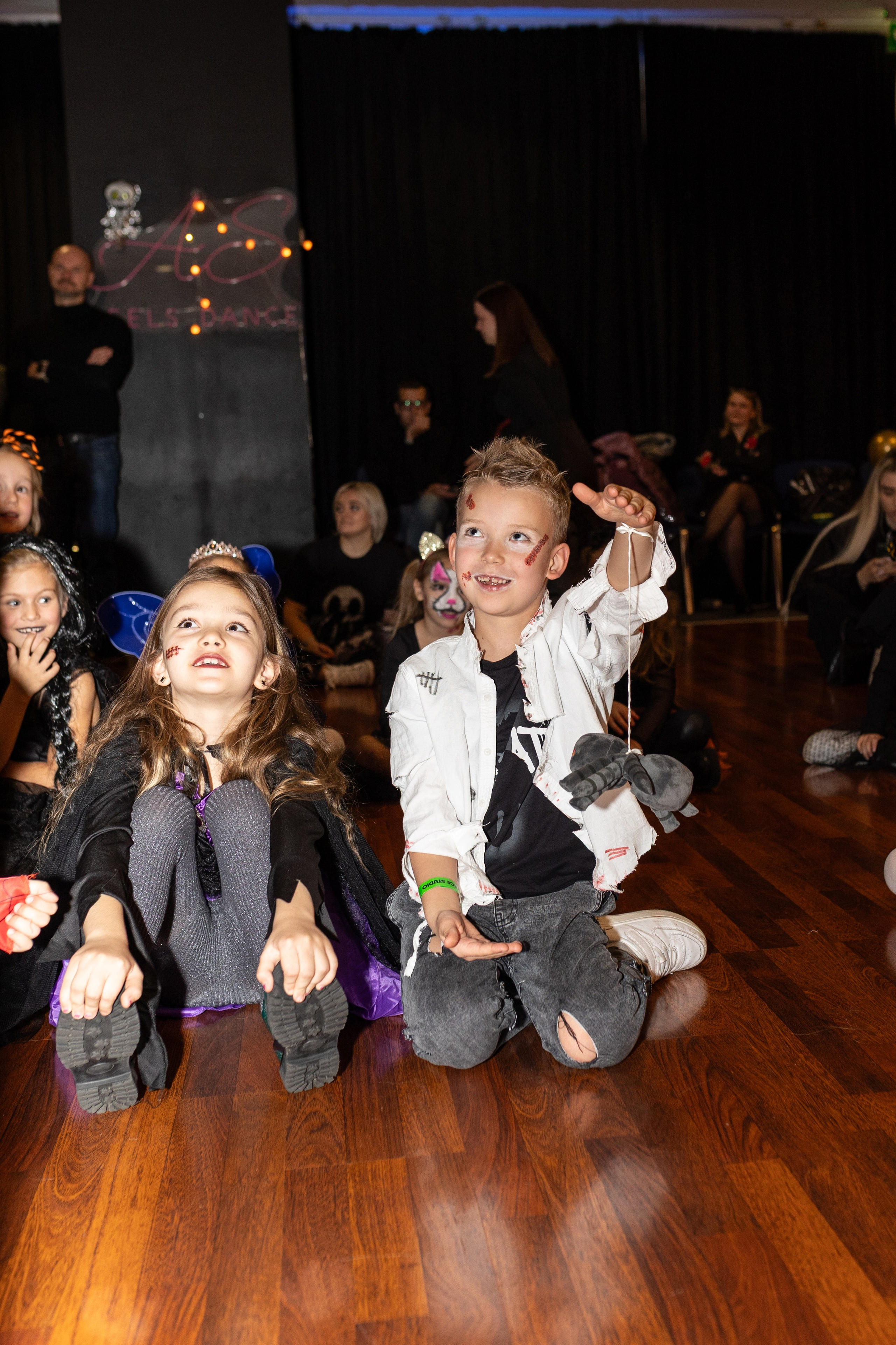 Leo dance studio Helloween 2025. Семейный и детский фотограф в Варшаве Мила Бобровская