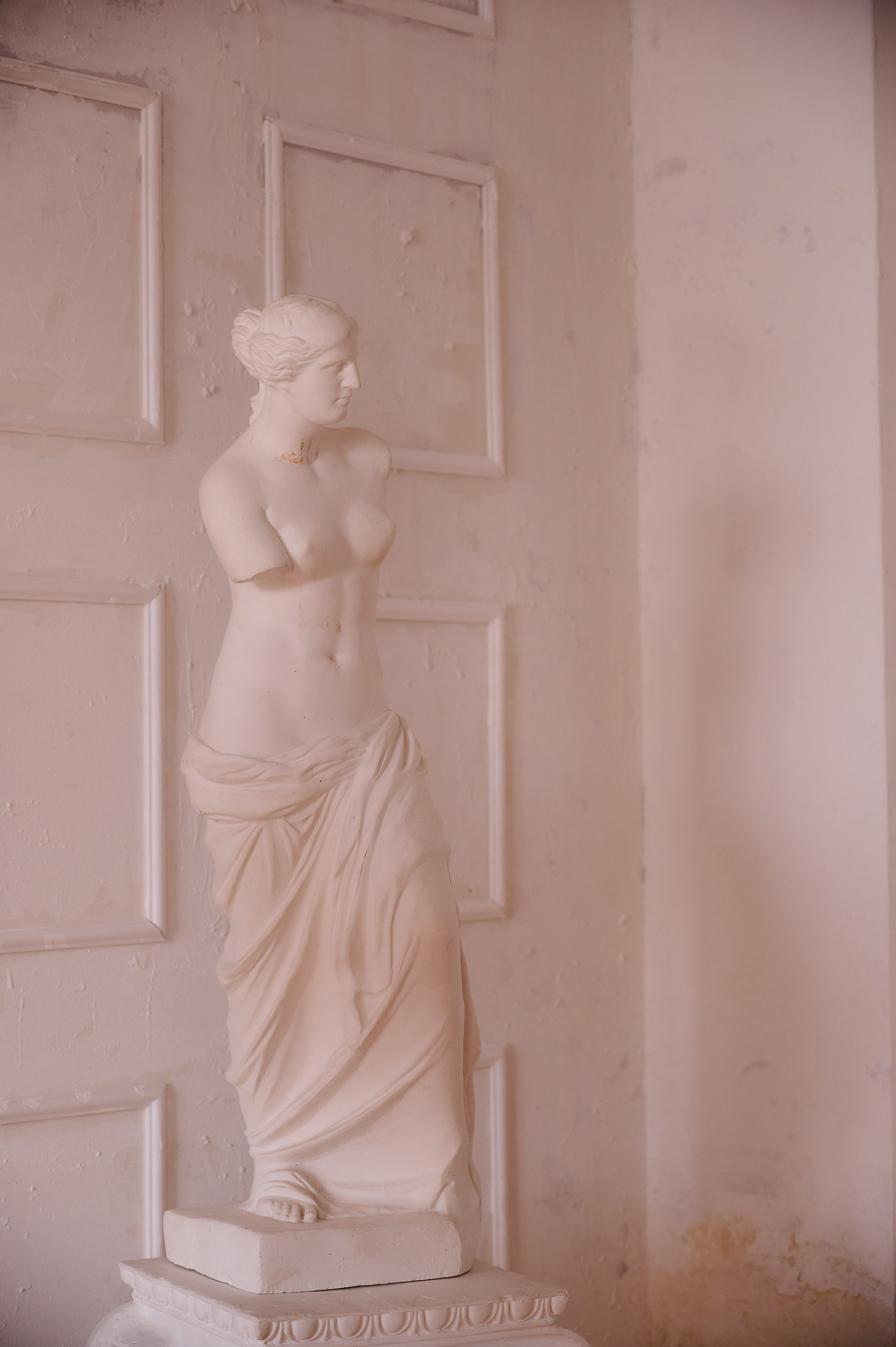 Зал «Loft» — (ул.Бабура, 73Б). 2astudio.uz