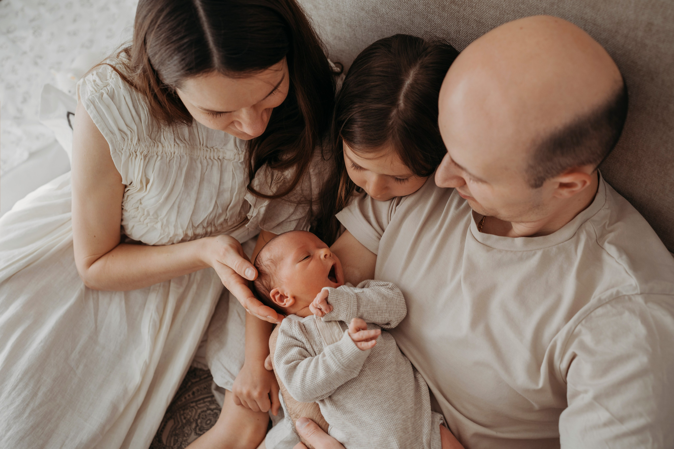 Лео и Соня (10 дней и 5 лет). Фотограф новорожденных и детей первого года Евгения Михалькевич