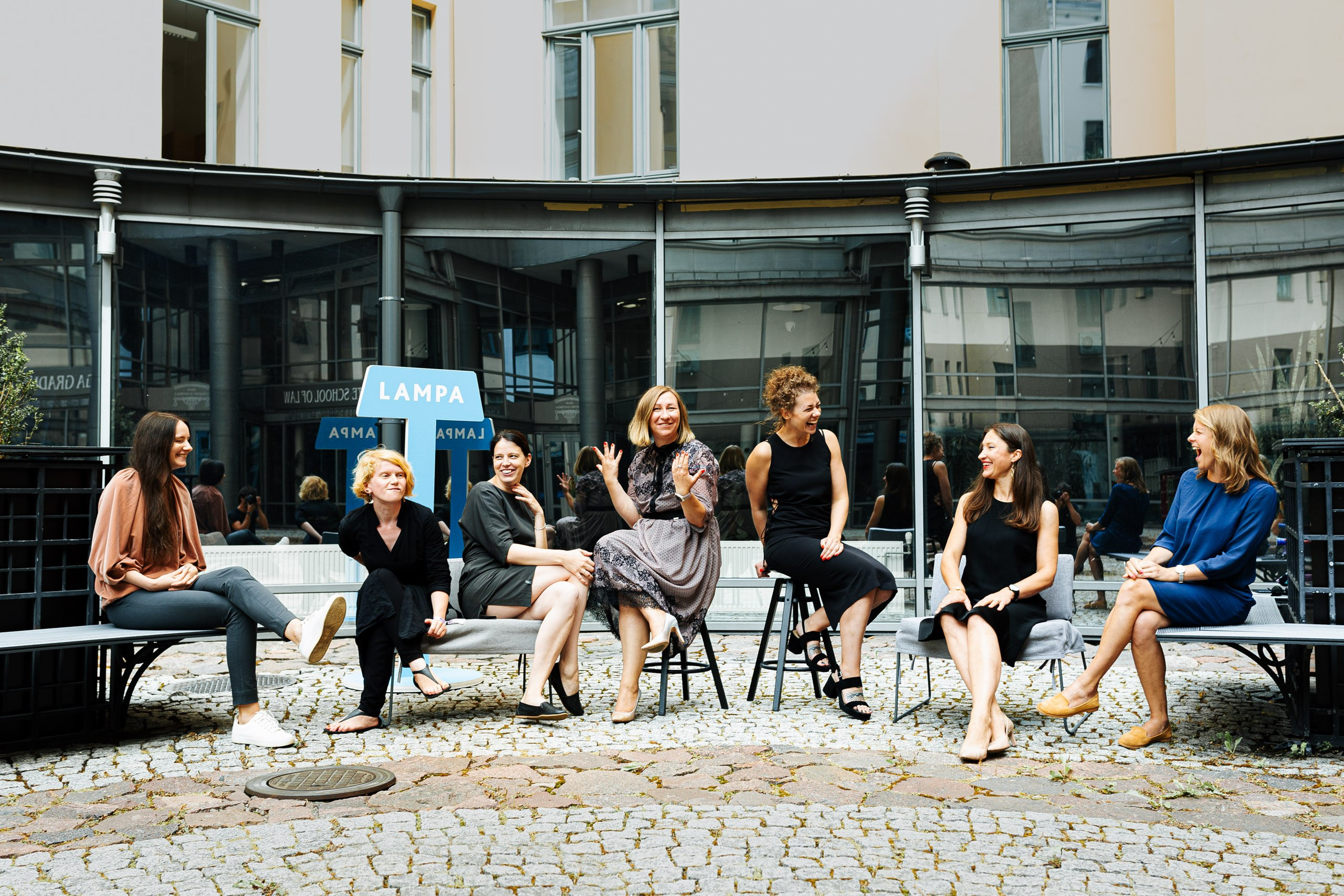 KOMERC PORTRETU FOTOSESIJA UZŅĒMUMA VIDĒ