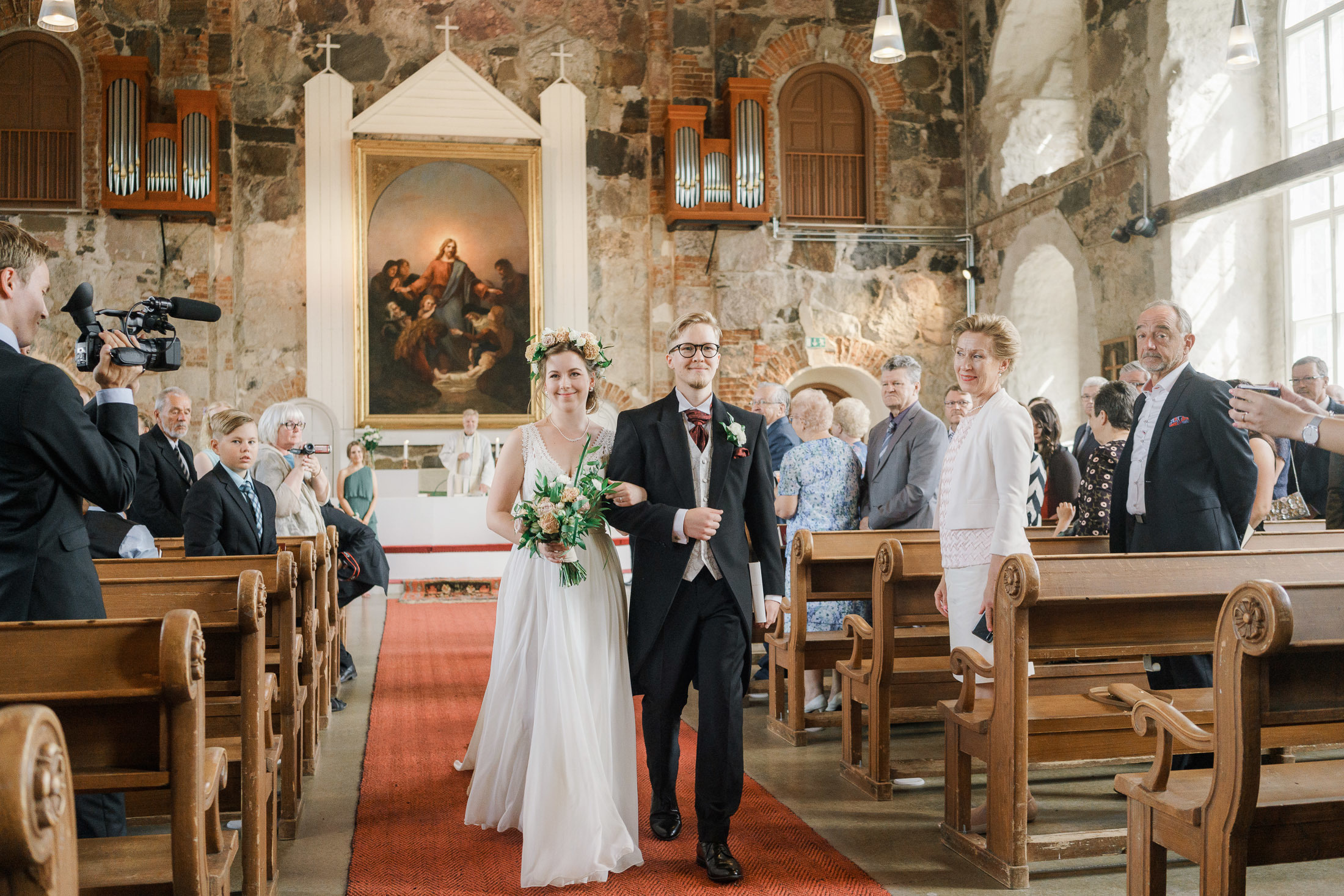 Karjalohjan kirkko hääkuvaus