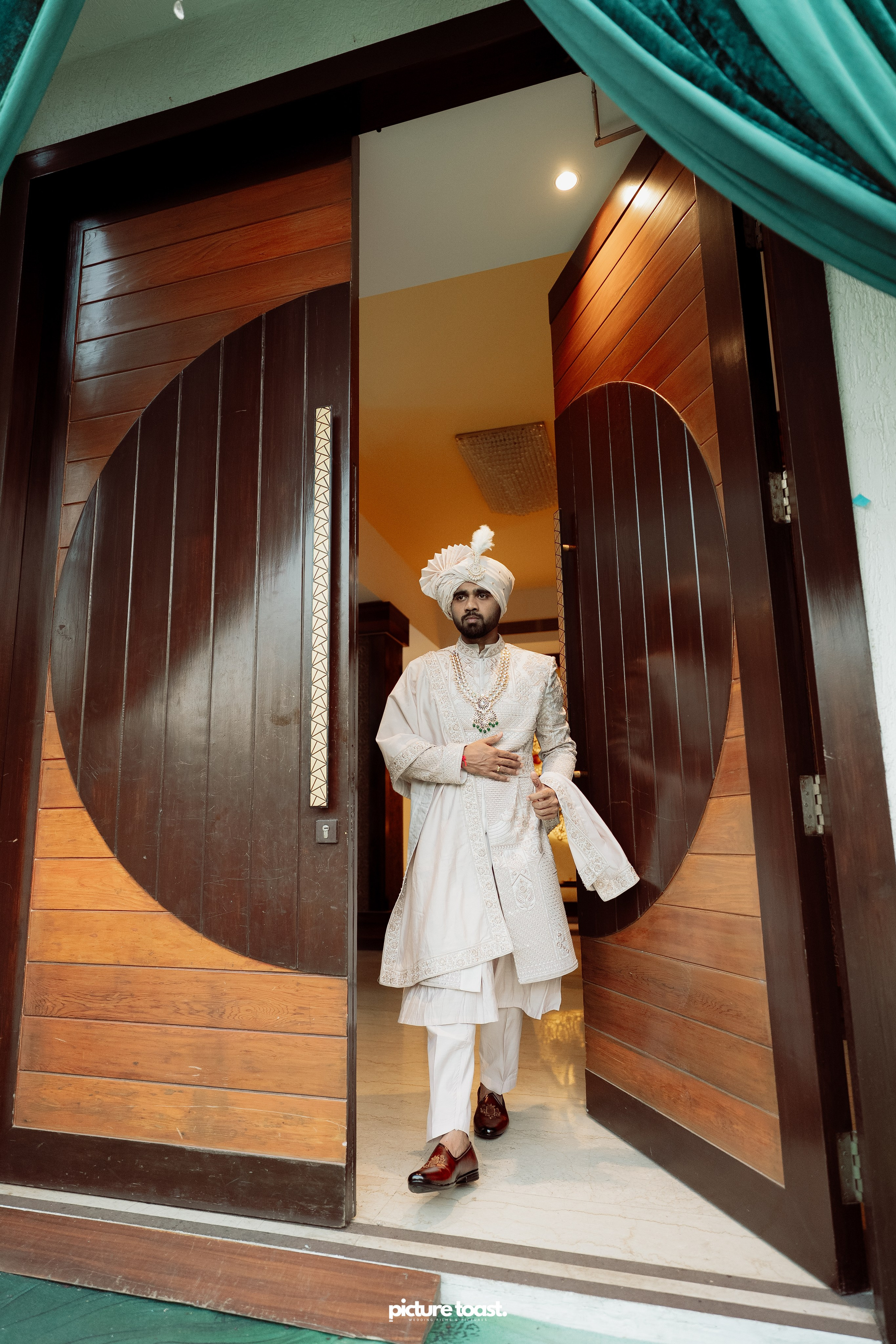 Gujarathi Wedding! Ft. Sahil & Thanima. Fine art Wedding Photographers in India & Canada