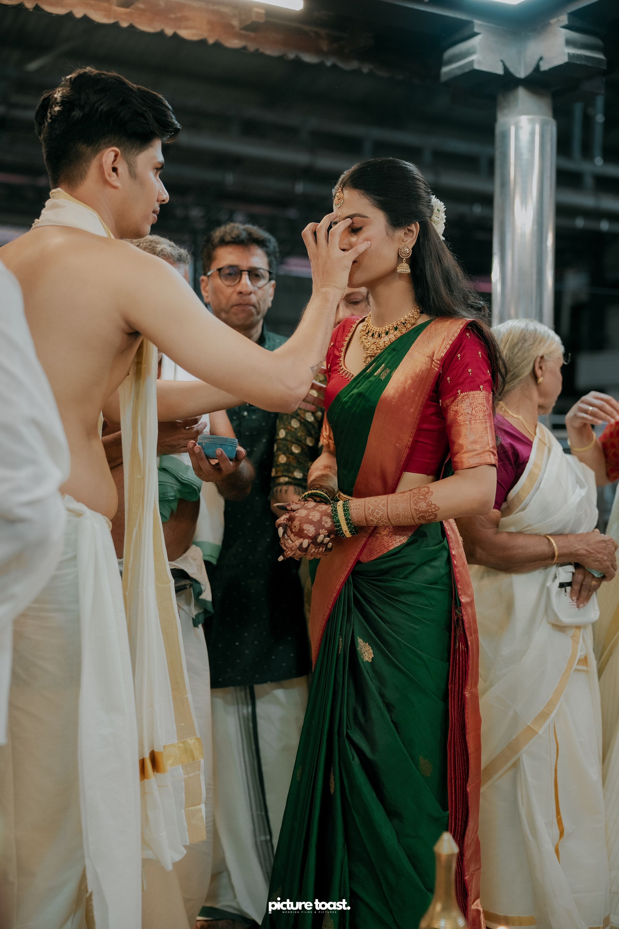 Guruvayur Wedding Ft. Athira & Abilash. Fine art Wedding Photographers in India & Canada