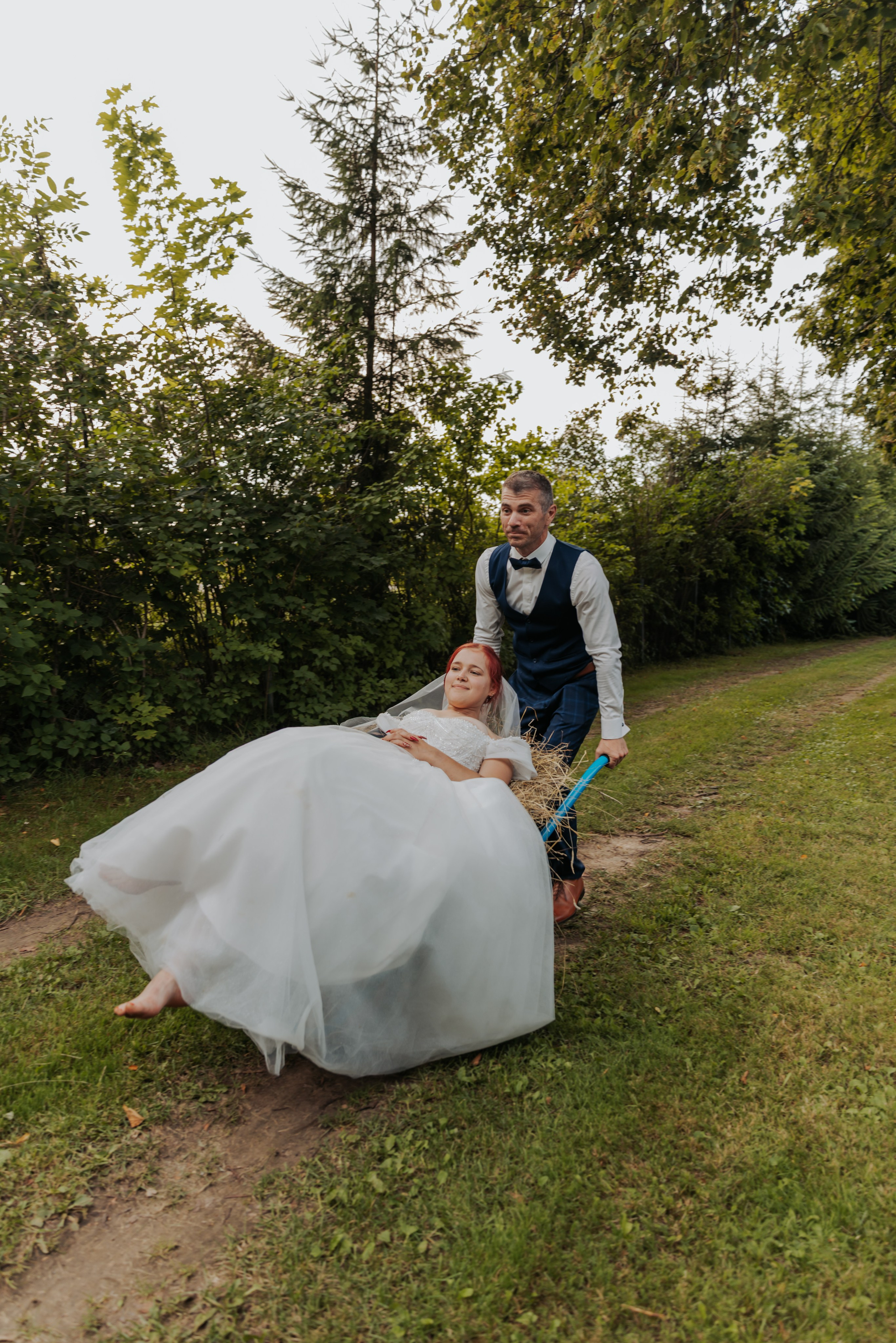 Gatis prec Valēriju. Fotogrāfe Zane Stulpiņa