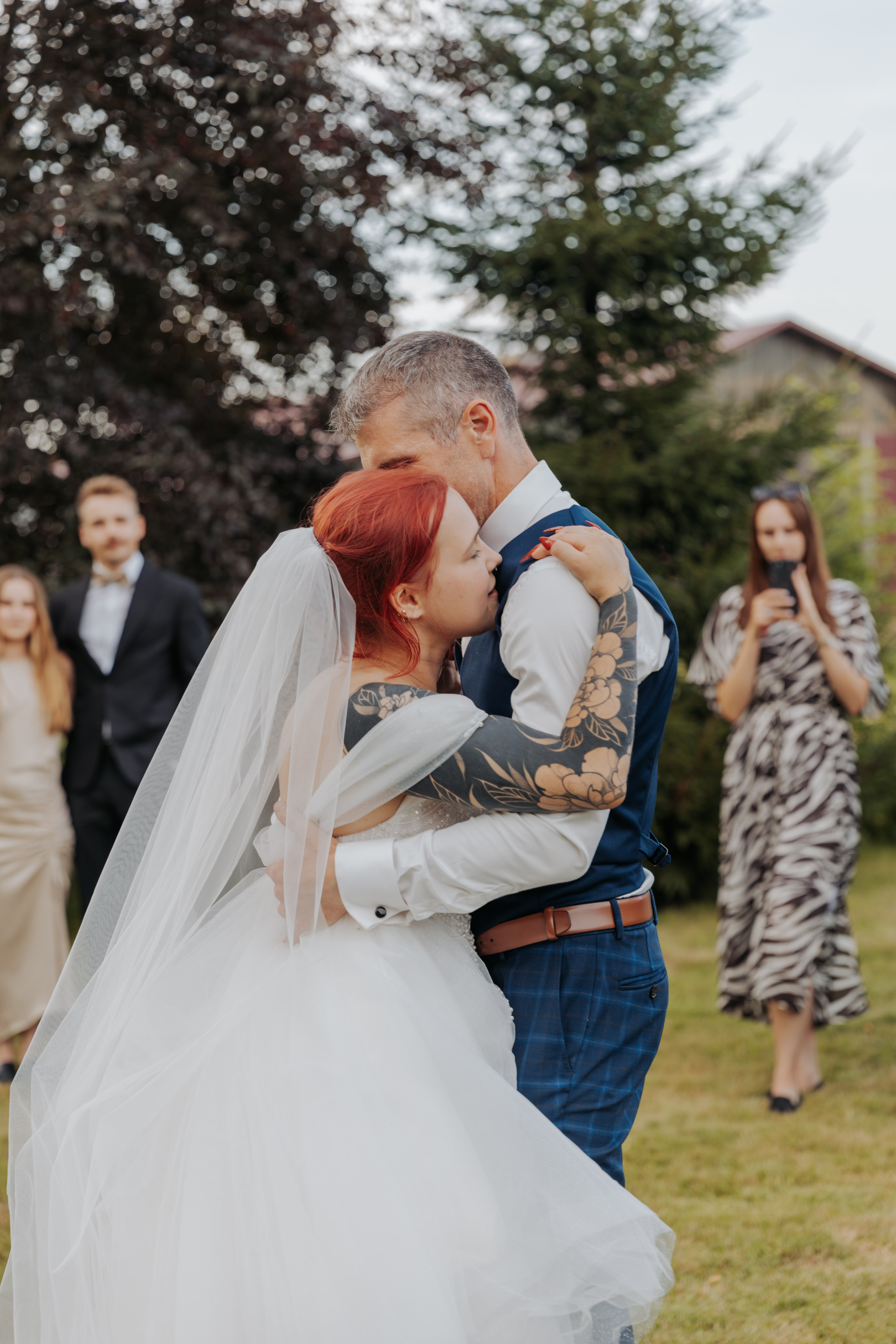 Gatis prec Valēriju. Fotogrāfe Zane Stulpiņa
