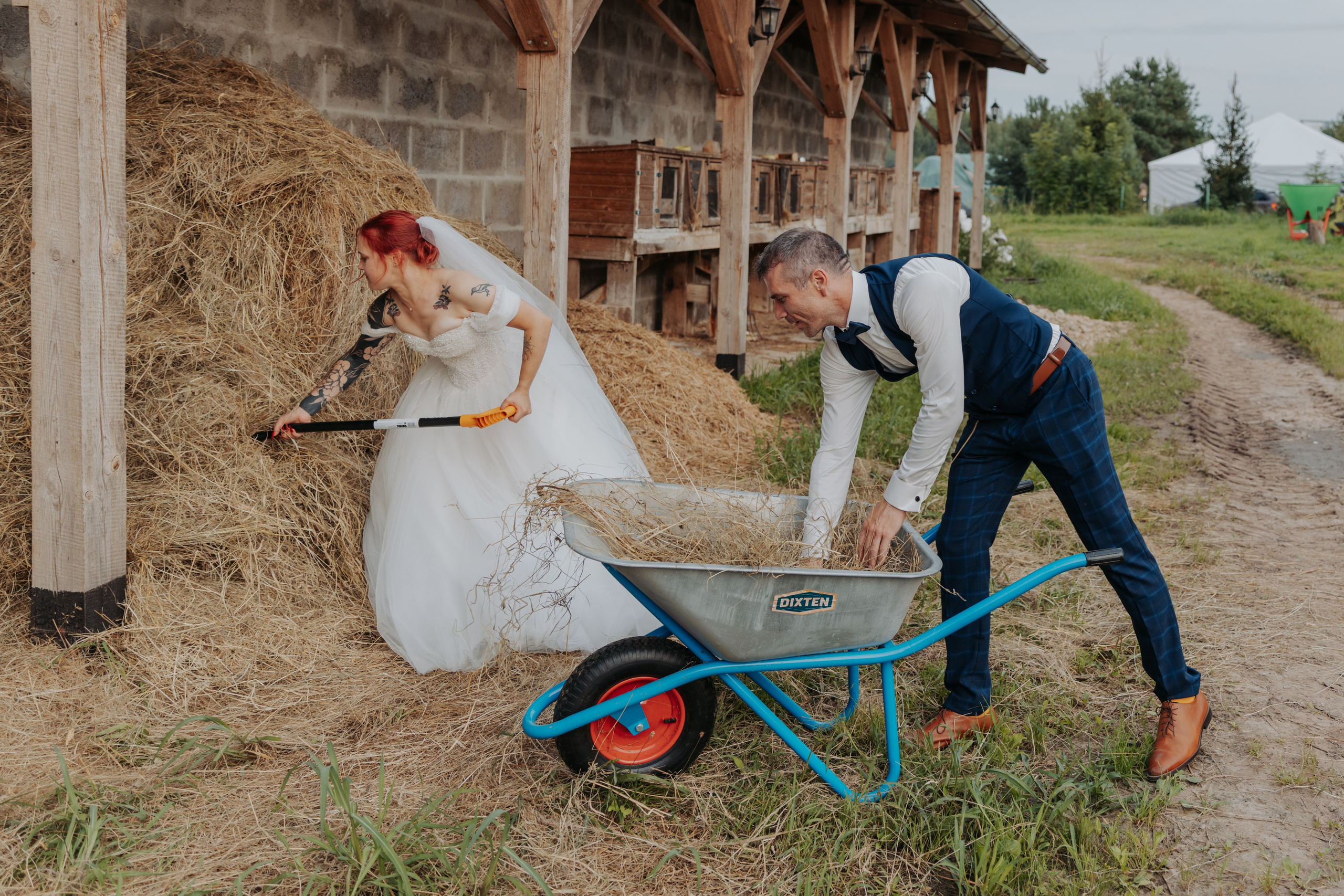Gatis prec Valēriju. Fotogrāfe Zane Stulpiņa
