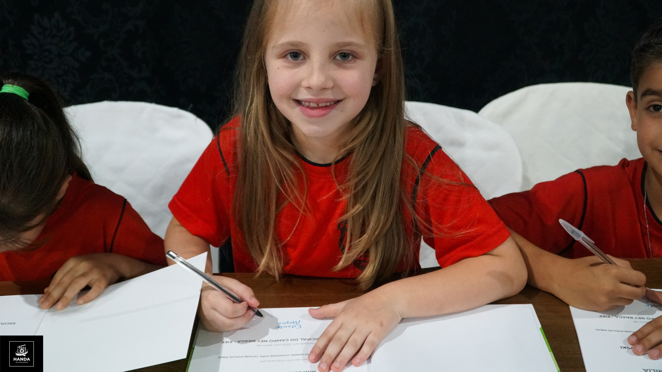 Noite autógrafos colégio Aurélio Buarque de Holanda. Handa Produções